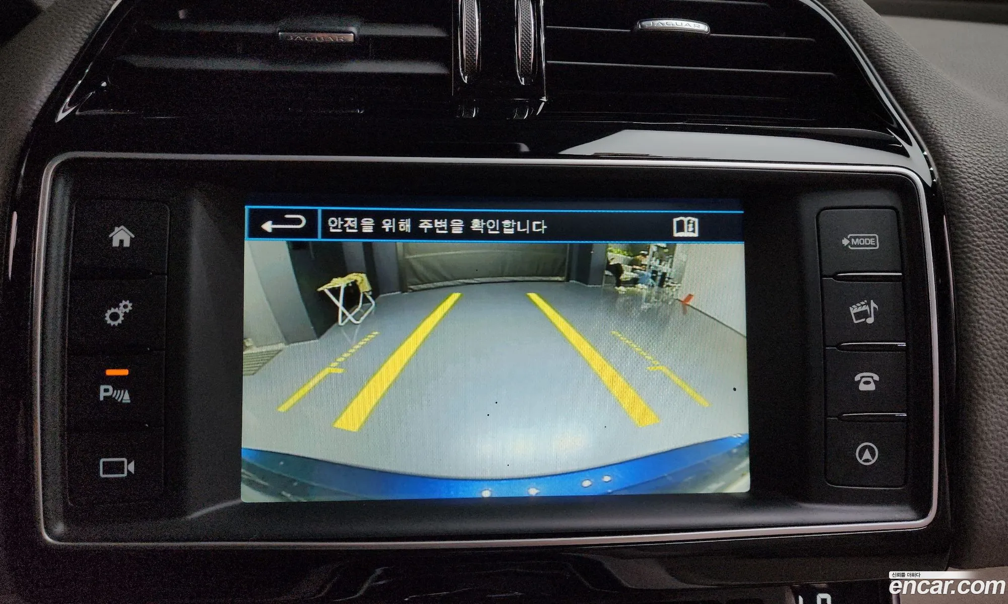 Jaguar XE 2015 — 9