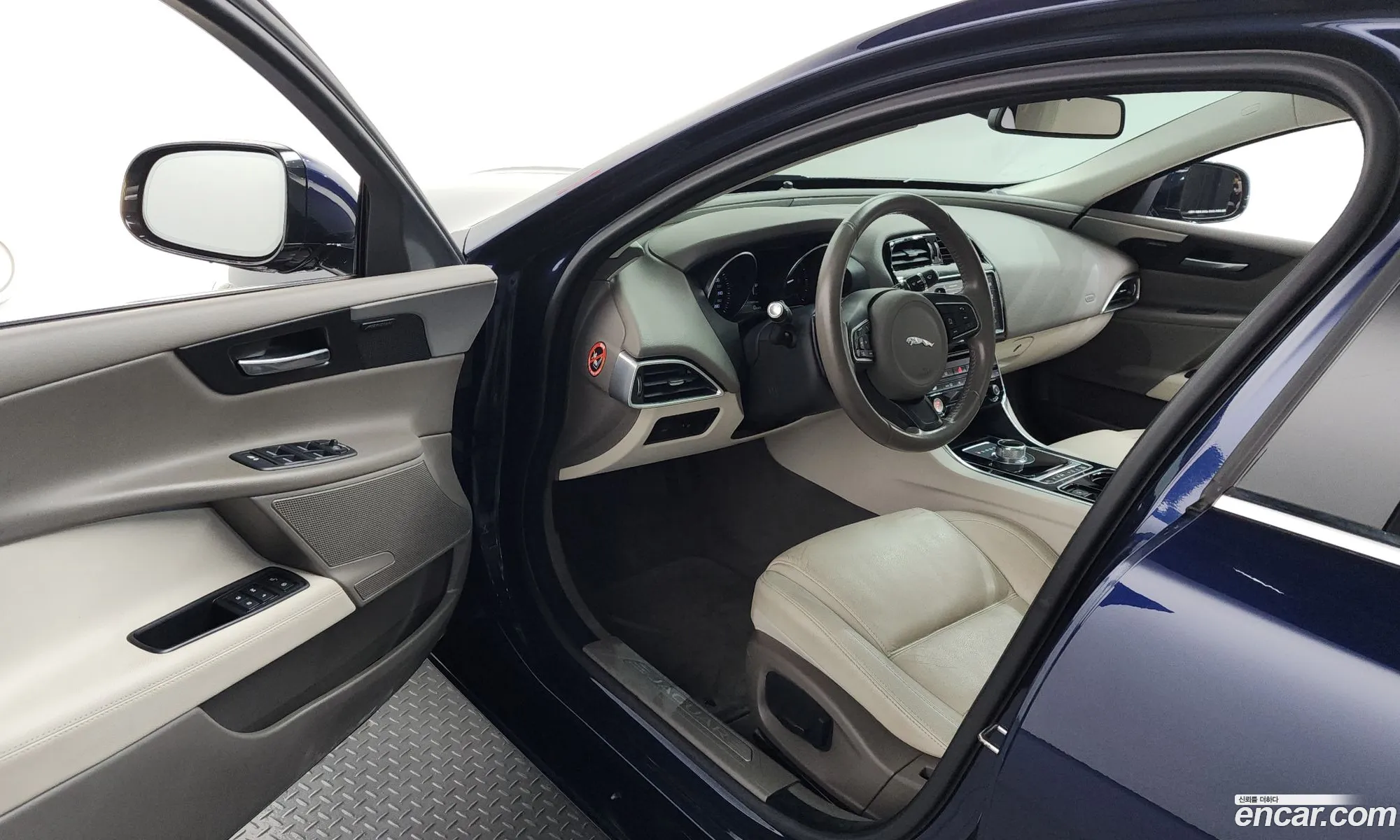 Jaguar XE 2015 — 2