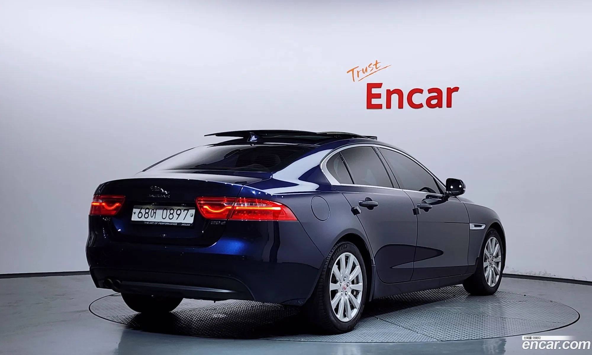 Jaguar XE 2015 — 12