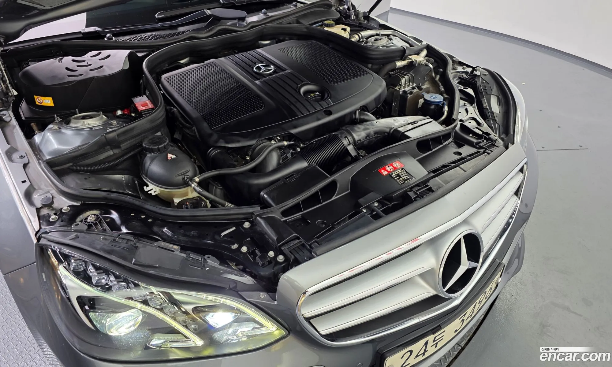 Mercedes-Benz E-Class W212 2014 WDDHF8CB3EB002226 — 13