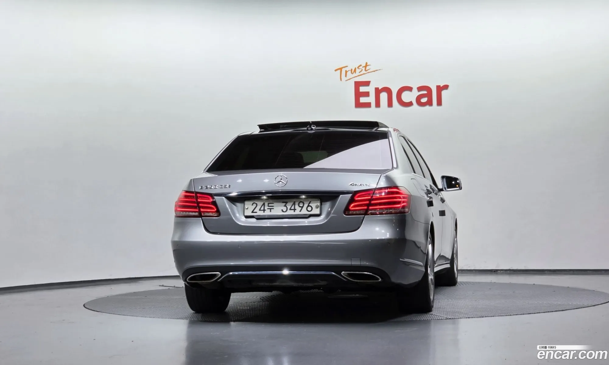 Mercedes-Benz E-Class W212 2014 WDDHF8CB3EB002226 — 14