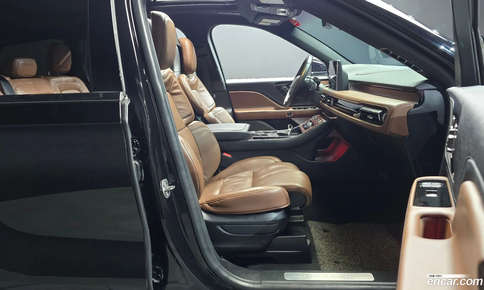 Lincoln Aviator 2022 5LM5J7XC1NGL16557 — 17