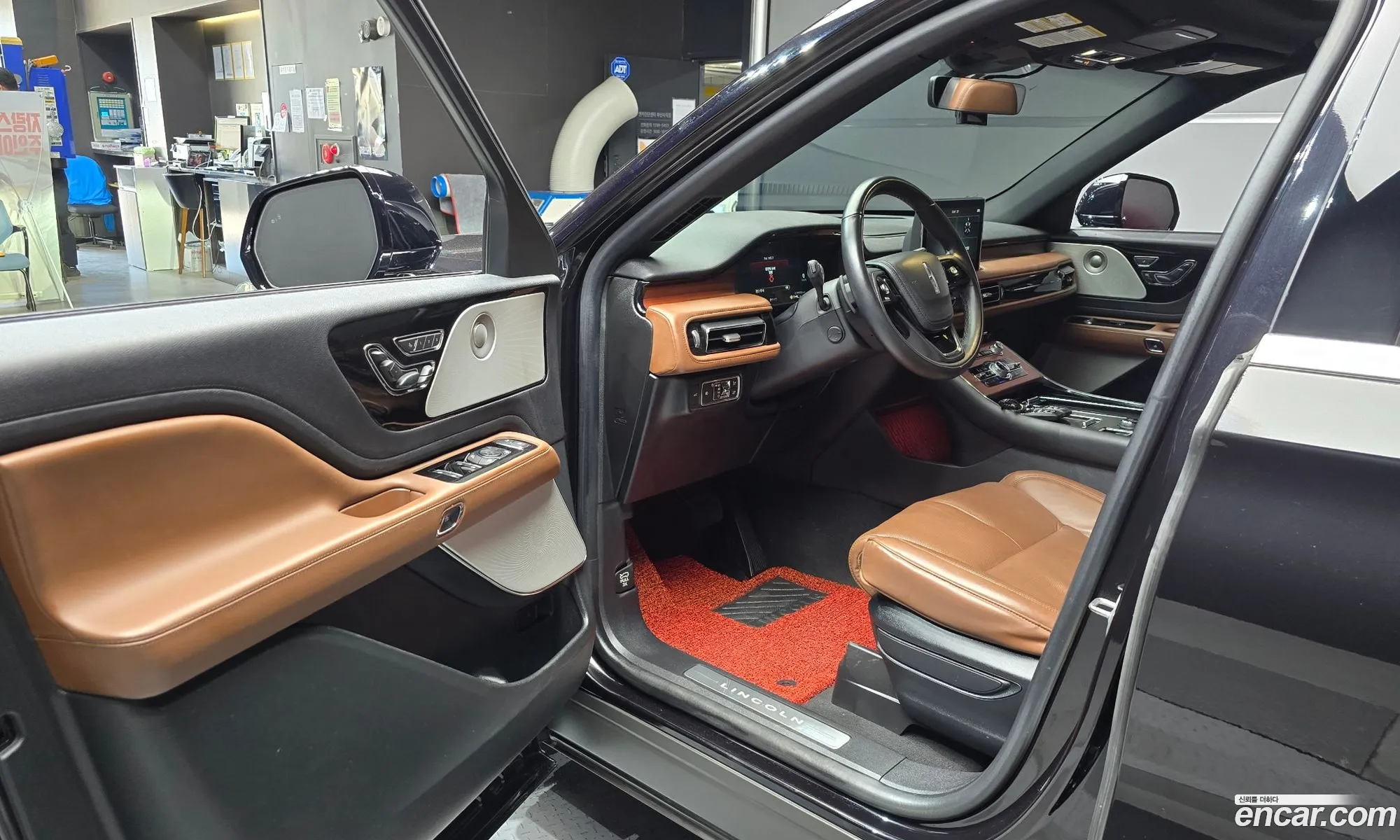 Lincoln Aviator 2022 5LM5J7XC1NGL16557 — 30