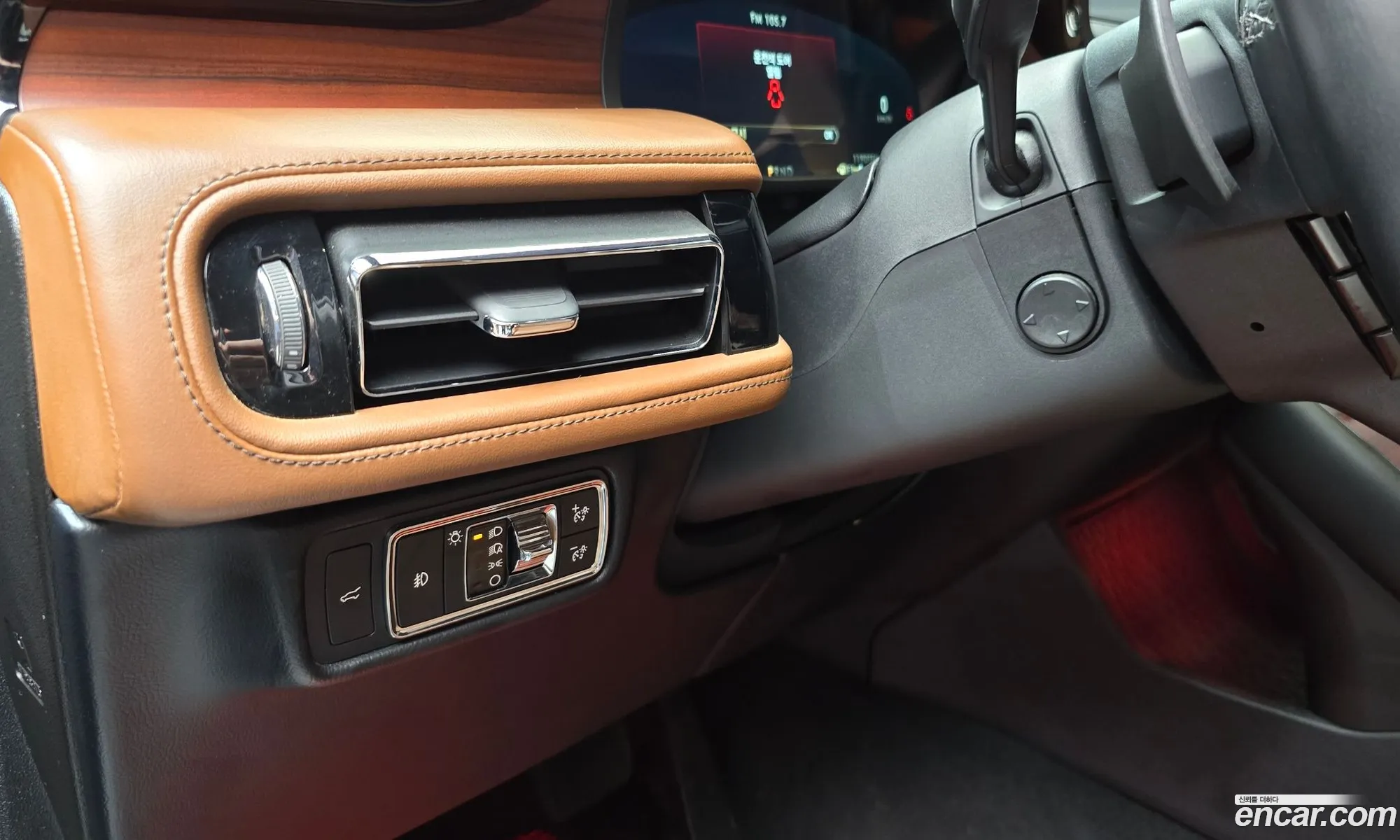 Lincoln Aviator 2022 5LM5J7XC1NGL16557 — 23