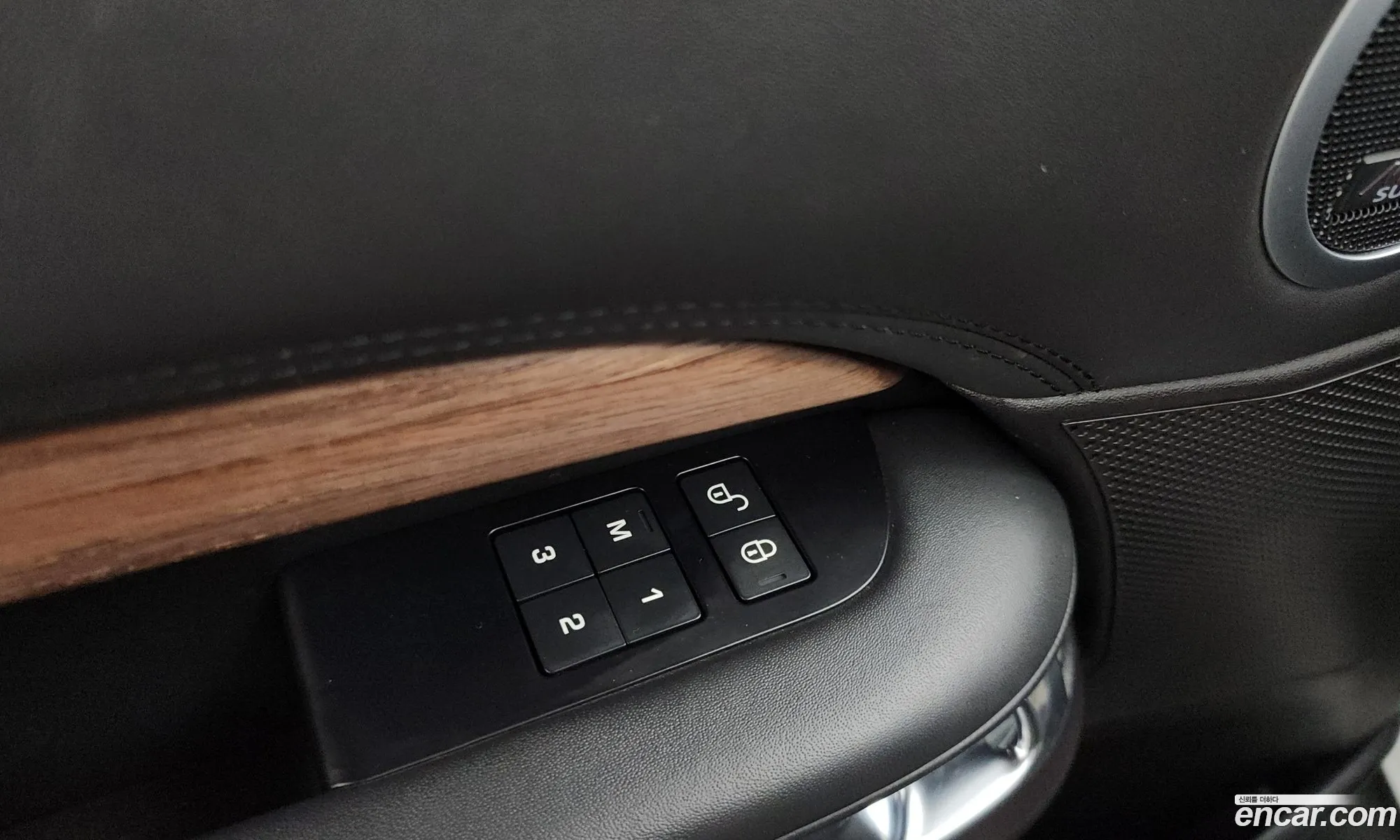 Land Rover Discovery 5 2018 SALRA2BK111111111 — 28