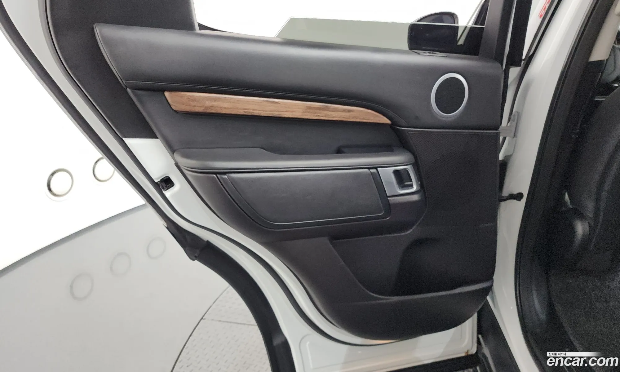 Land Rover Discovery 5 2018 SALRA2BK111111111 — 22