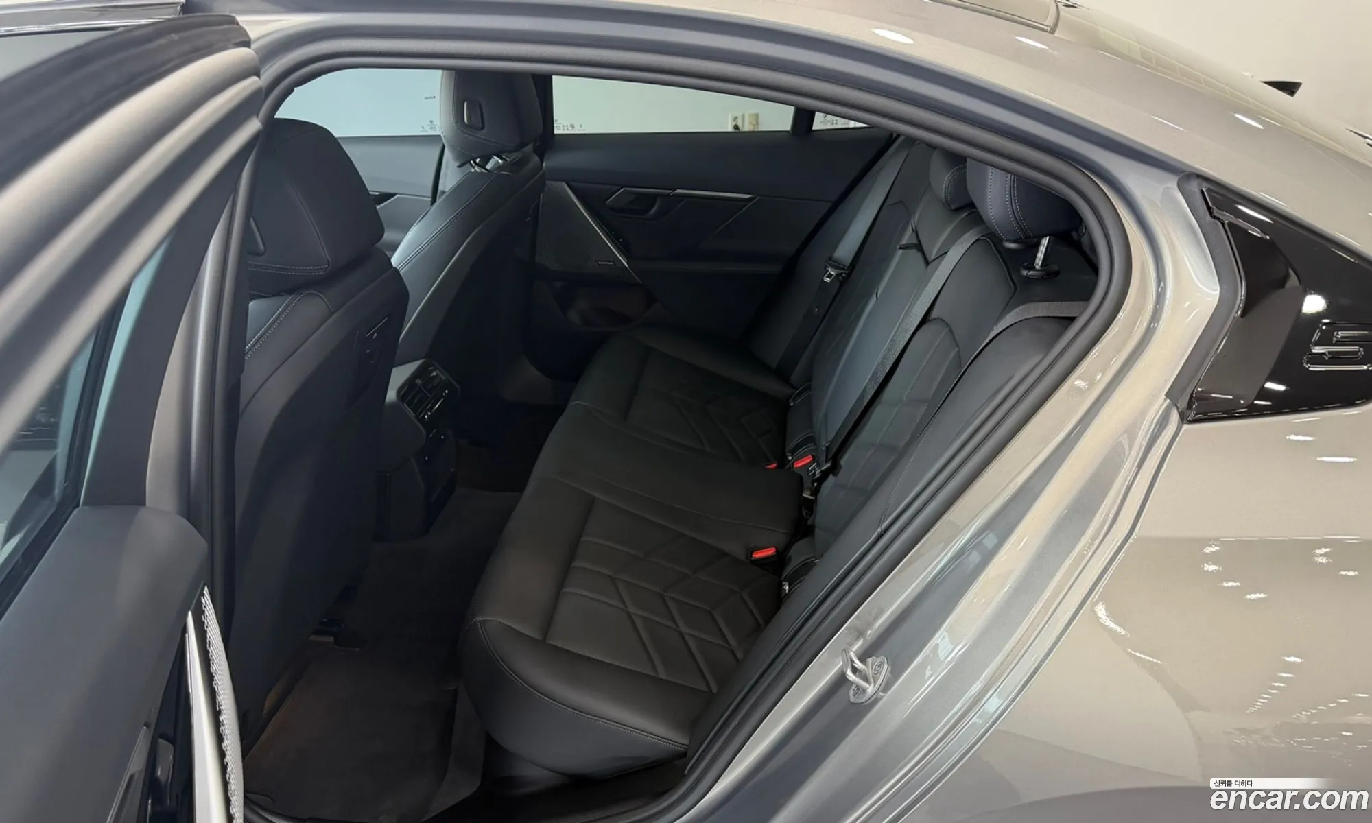 BMW 5 Series 2025 — 16