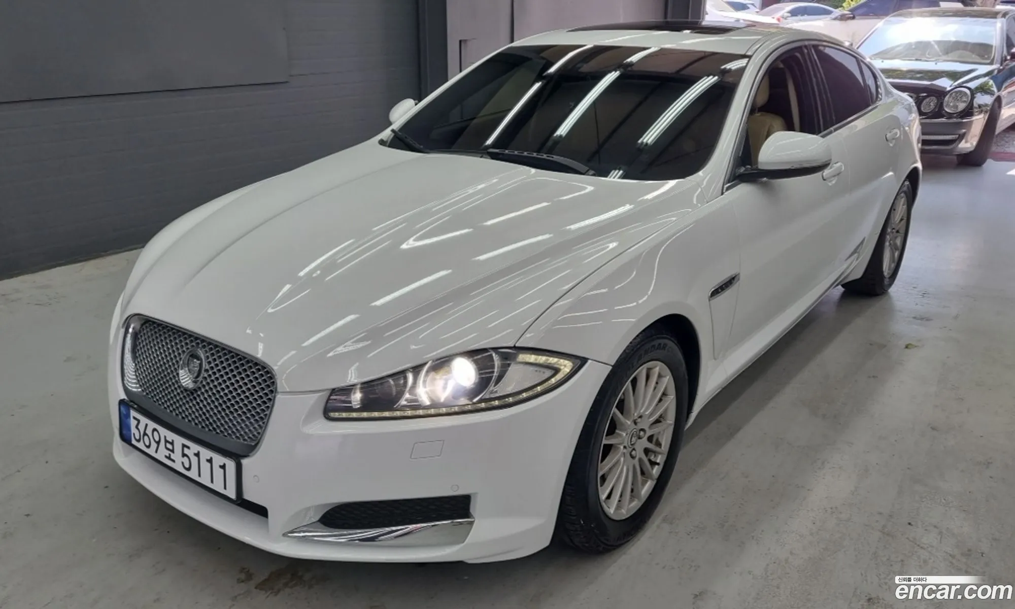 Jaguar XF 2013 — 11