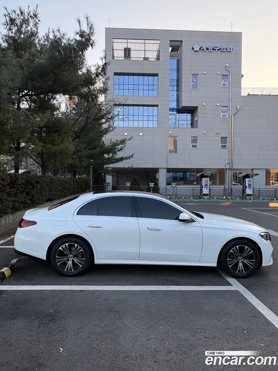 Mercedes-Benz E-Class W214 2025 — 7