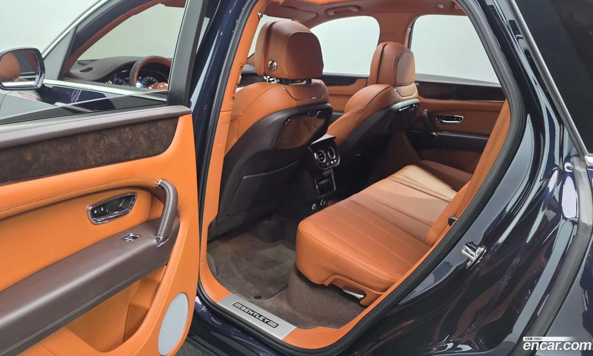 Bentley Bentayga 2019 SJAAM14V3KC027460 — 33