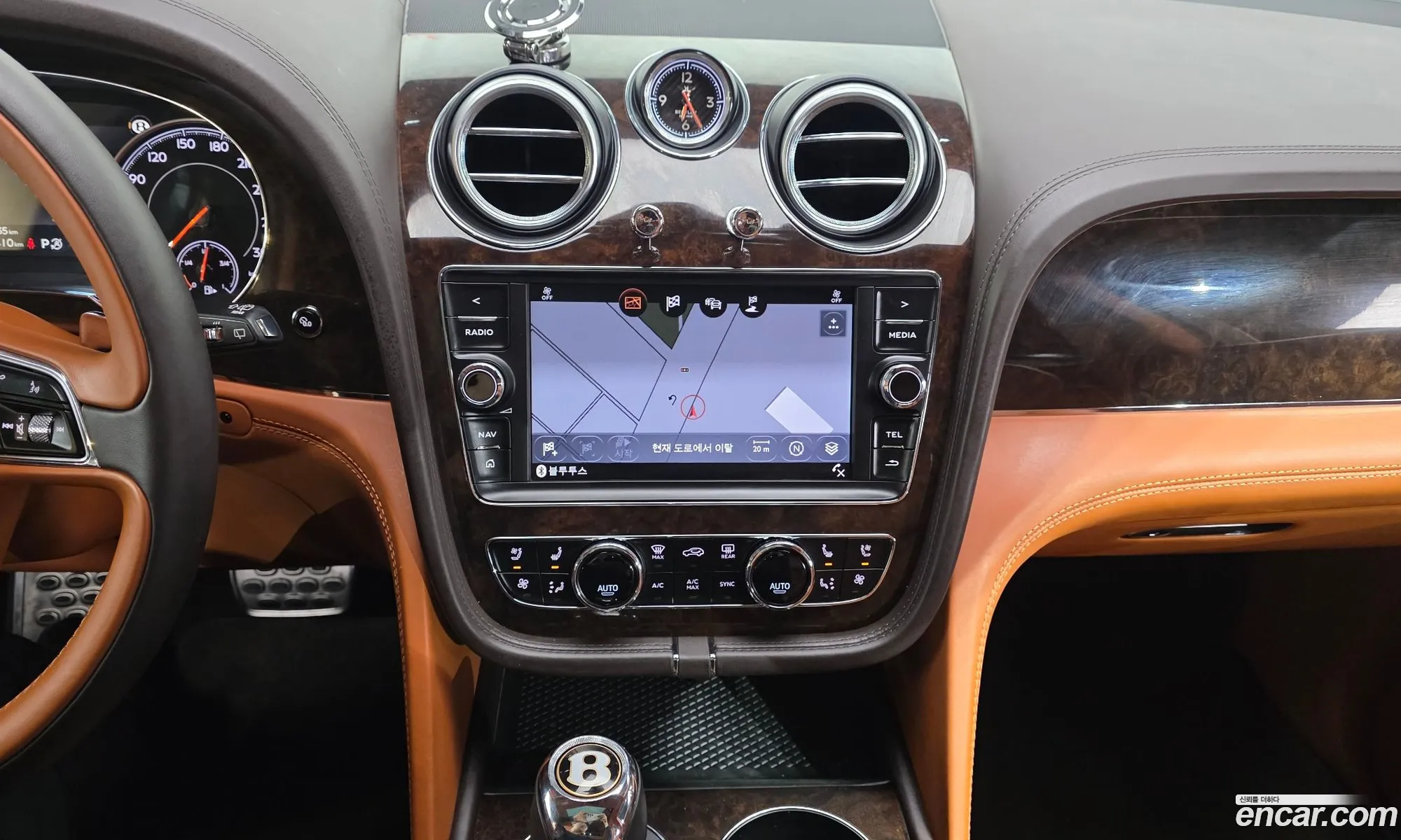 Bentley Bentayga 2019 SJAAM14V3KC027460 — 16