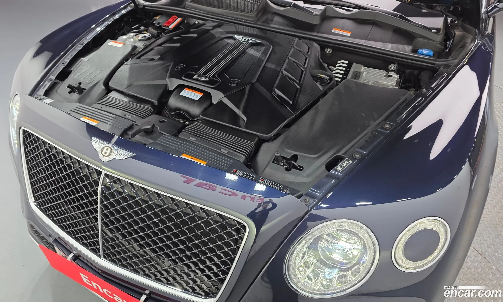 Bentley Bentayga 2019 SJAAM14V3KC027460 — 3