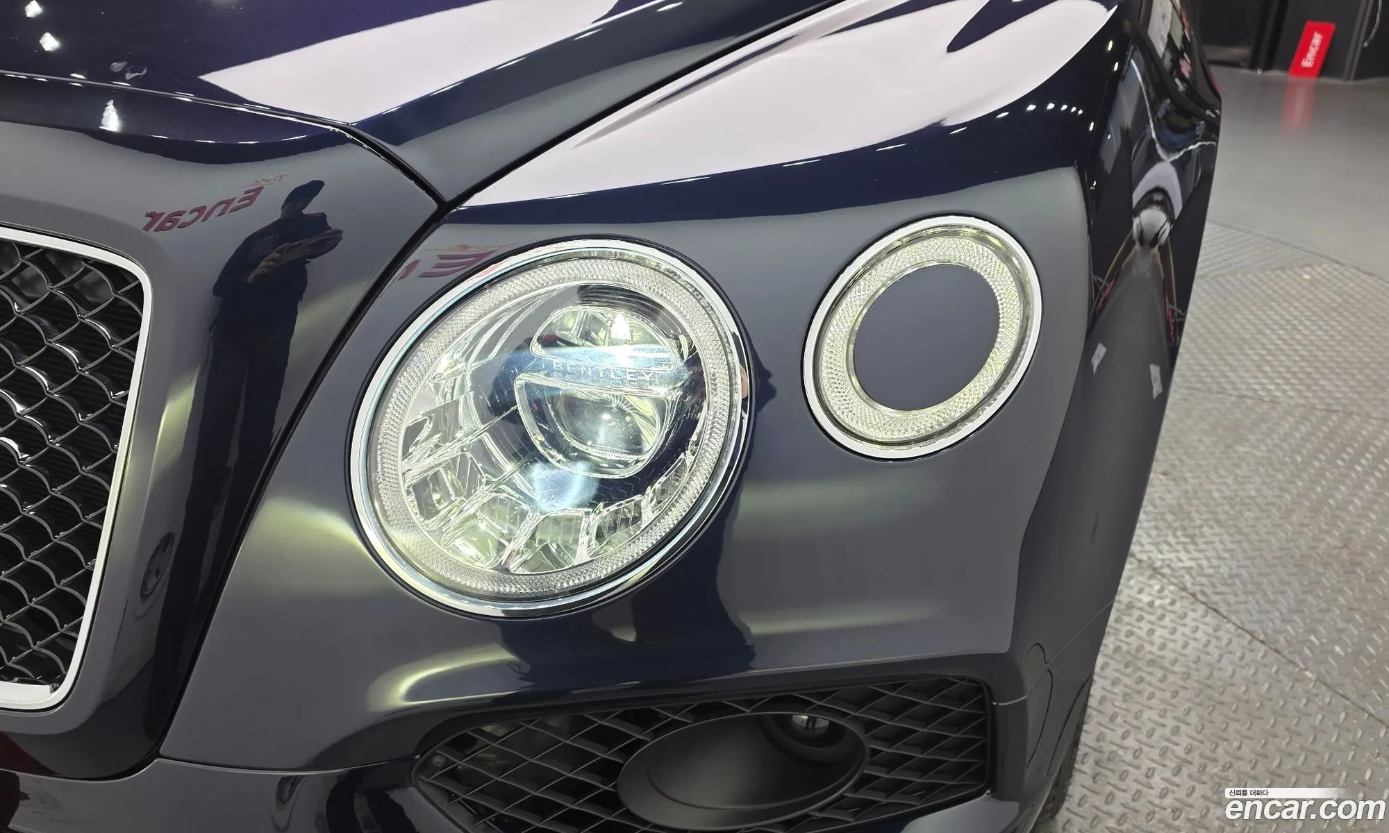 Bentley Bentayga 2019 SJAAM14V3KC027460 — 2