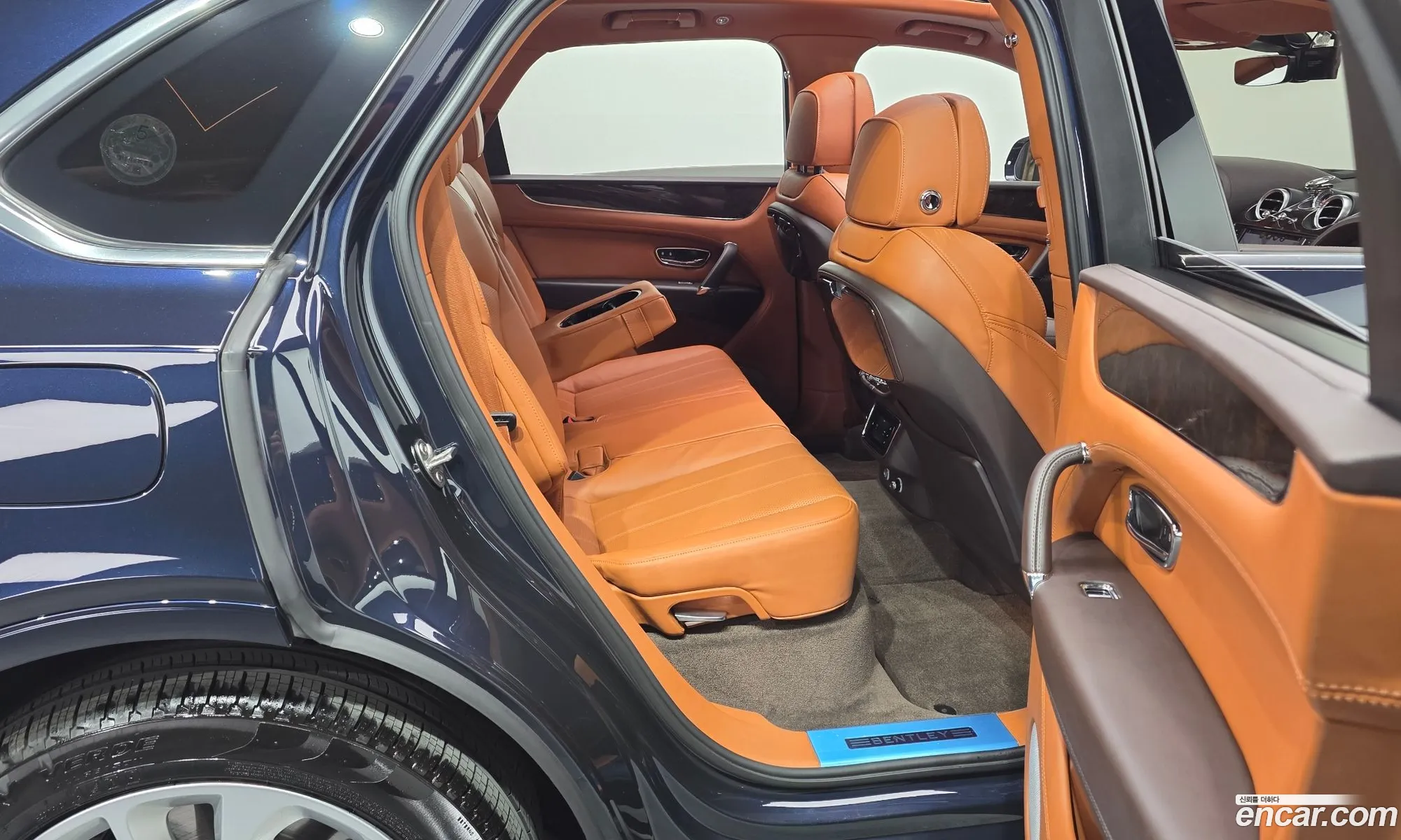 Bentley Bentayga 2019 SJAAM14V3KC027460 — 35