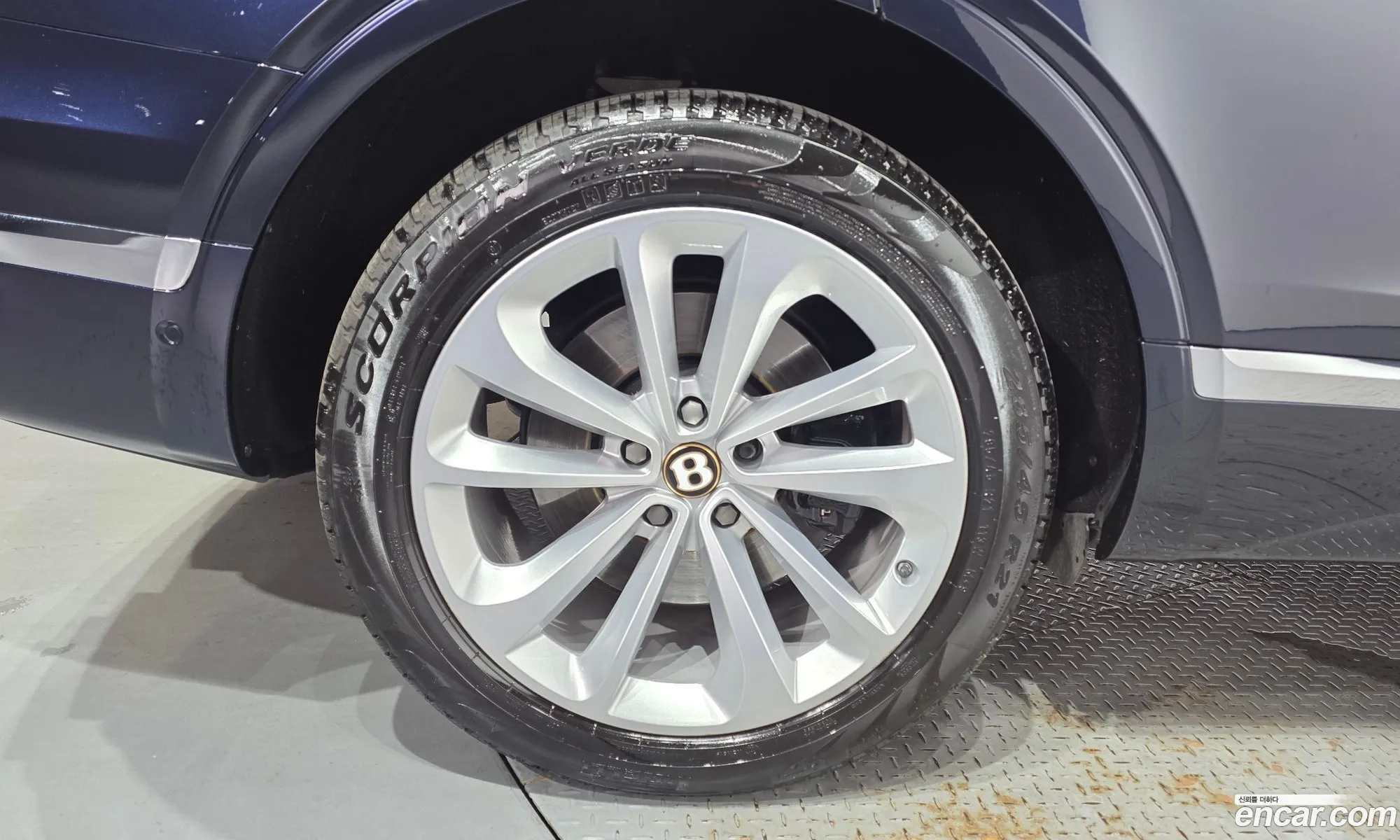 Bentley Bentayga 2019 SJAAM14V3KC027460 — 26
