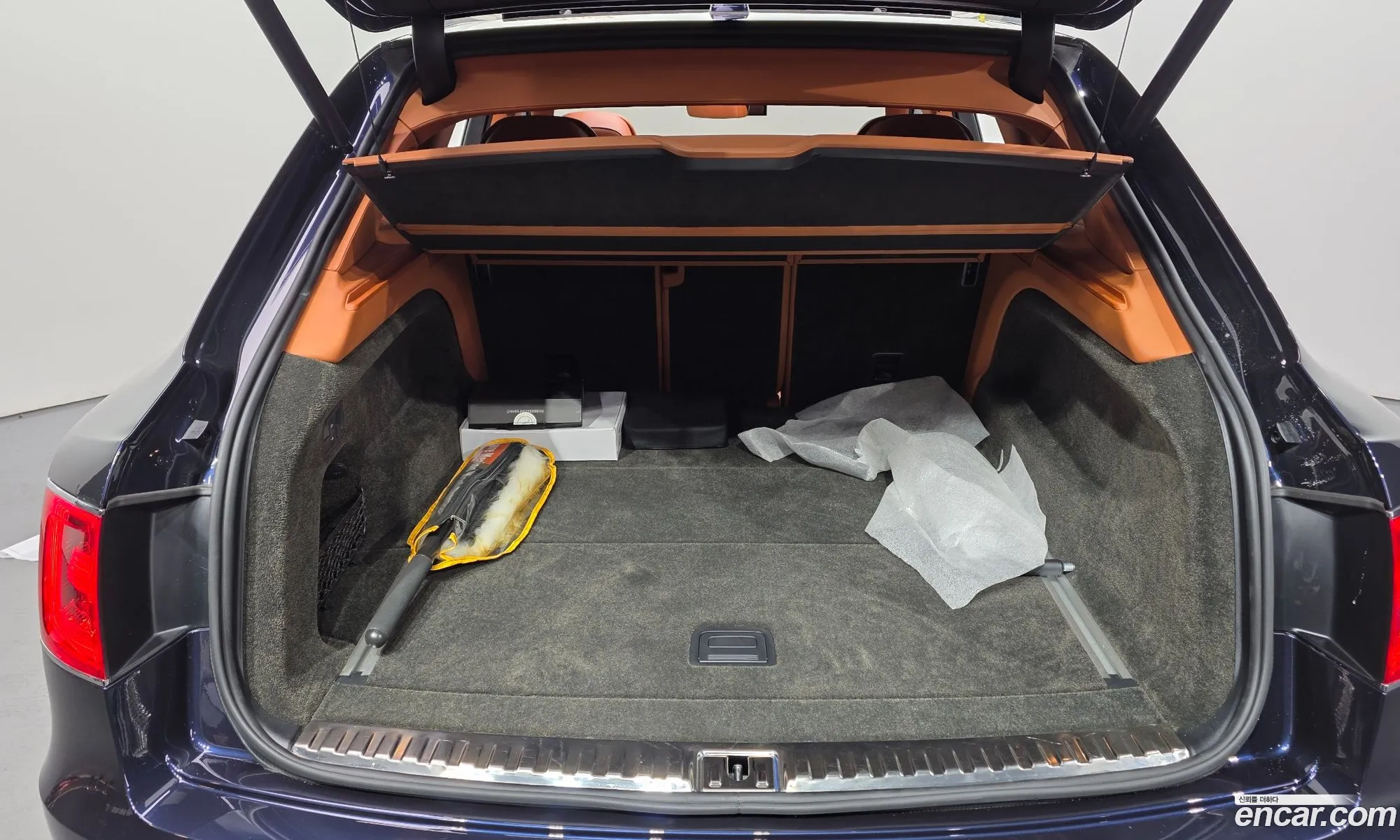 Bentley Bentayga 2019 SJAAM14V3KC027460 — 11