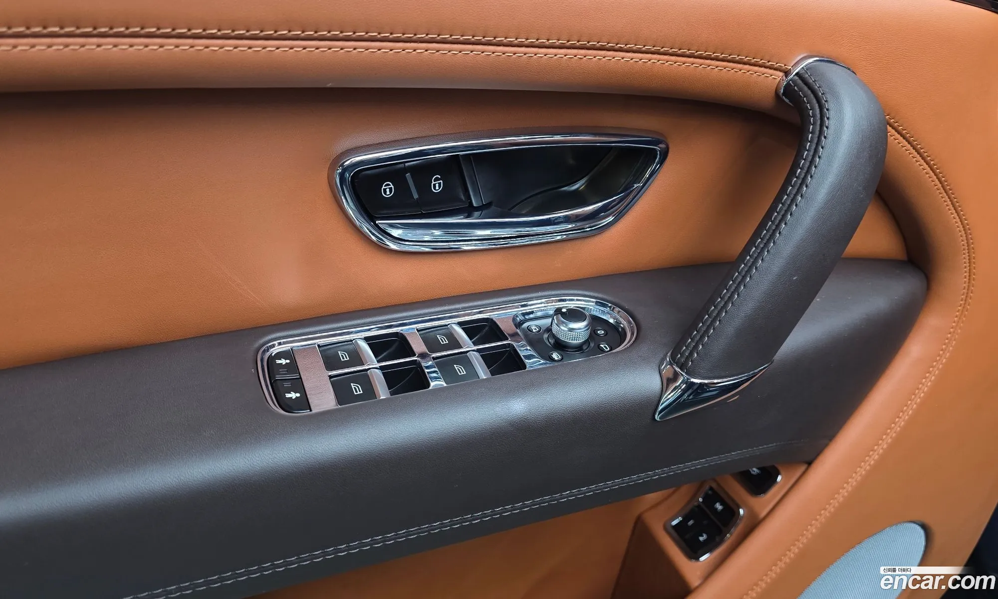 Bentley Bentayga 2019 SJAAM14V3KC027460 — 31