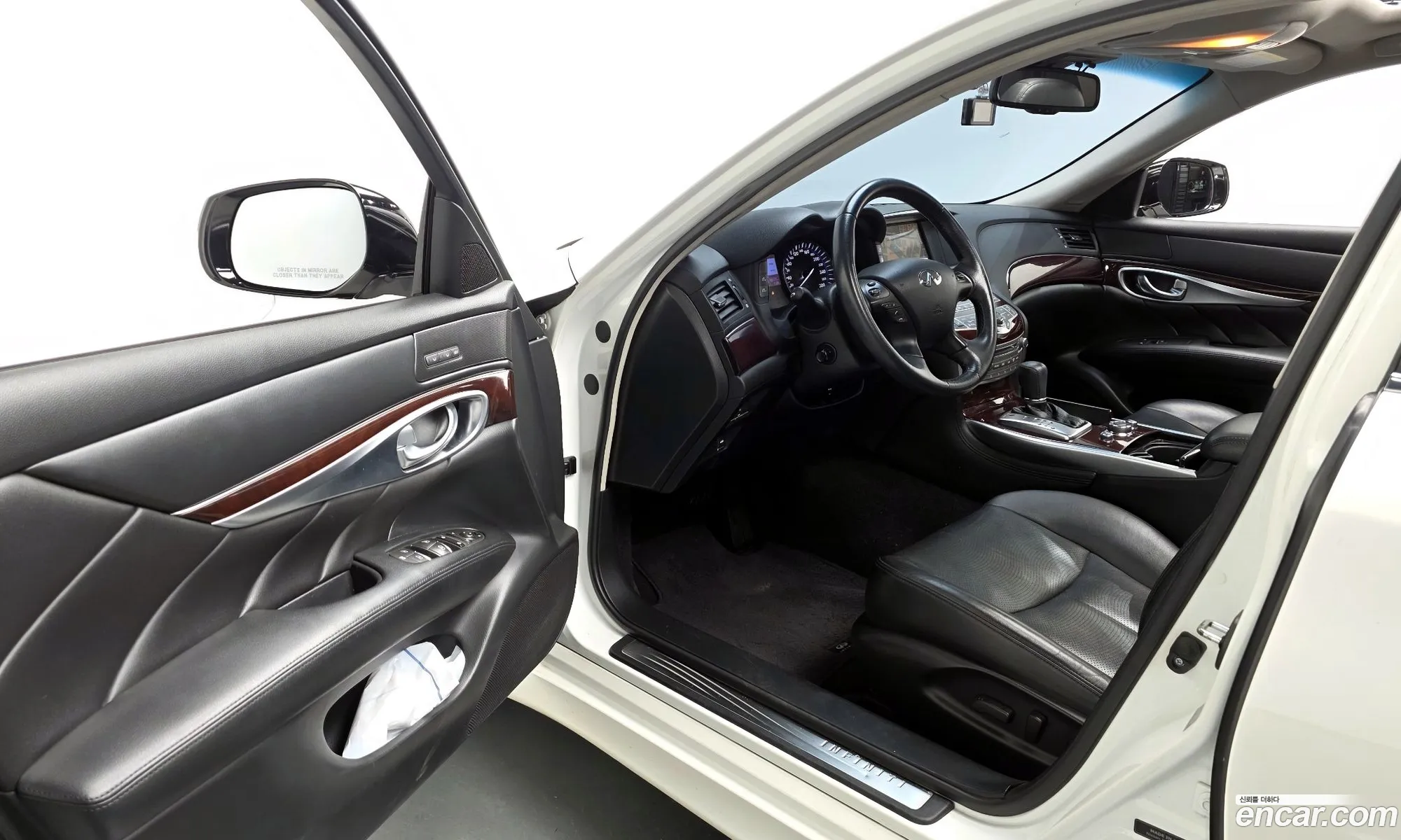 Infiniti Q70
