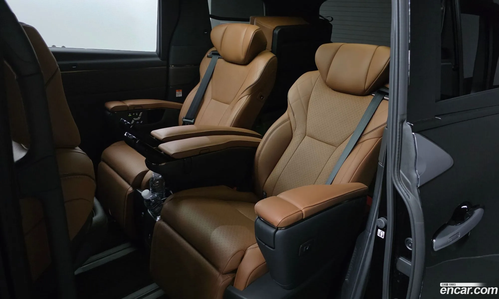 Toyota Alphard 2025 — 7