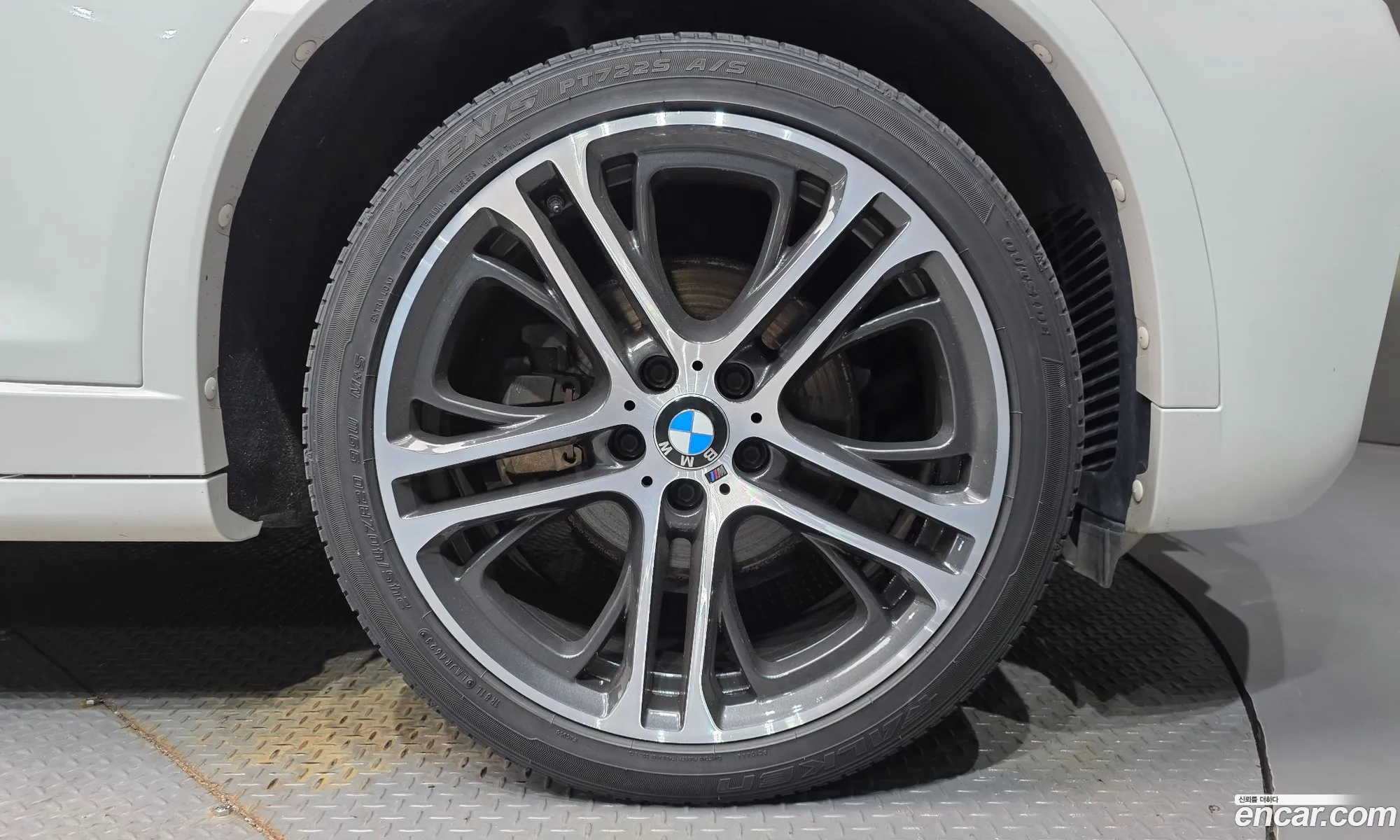 BMW X4 2018 WBAXX1105J0Y53040 — 17