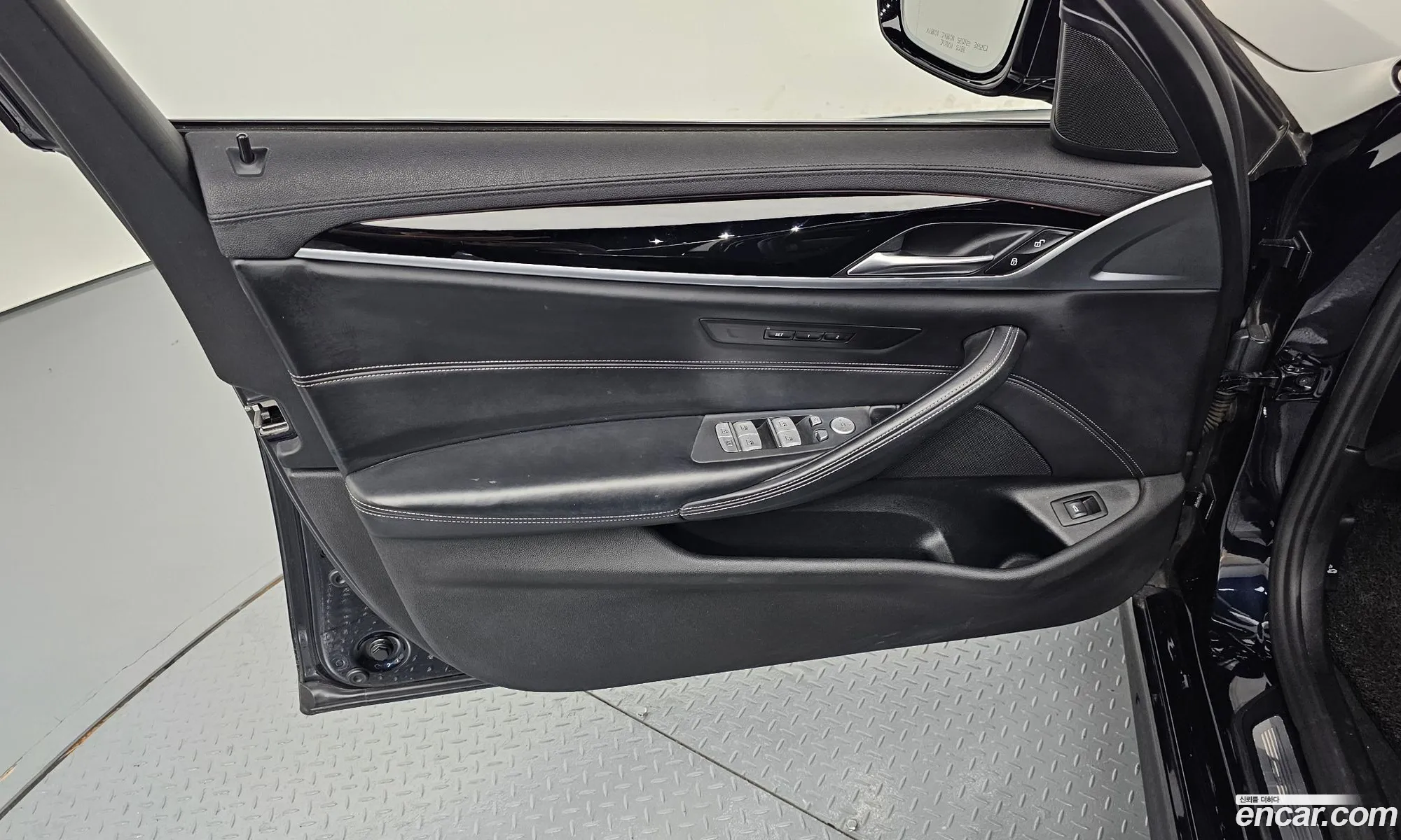 BMW 5 Series 2019 WBAJF3102KBS71116 — 17