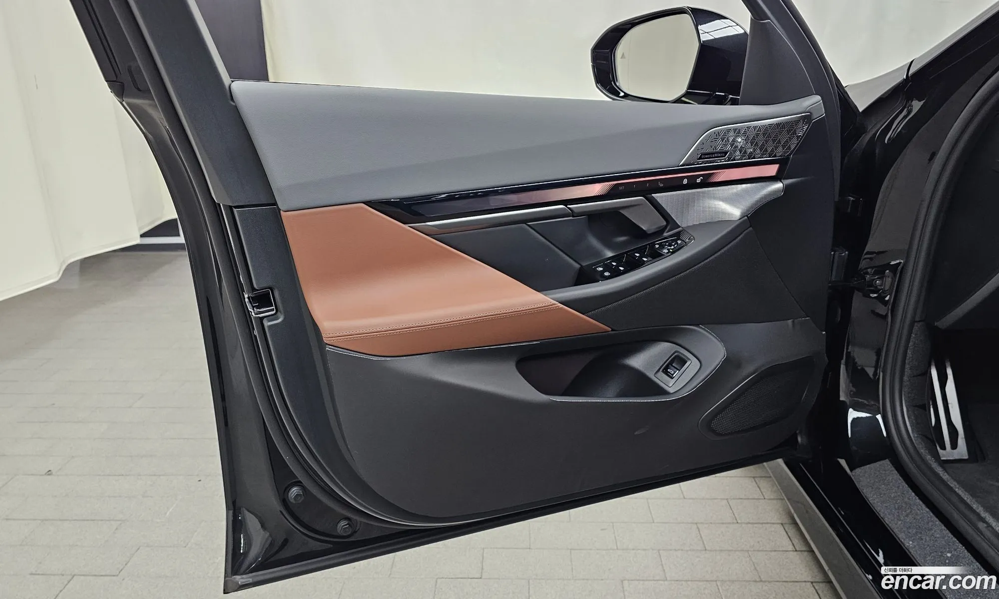 BMW 5 Series 2025 — 16