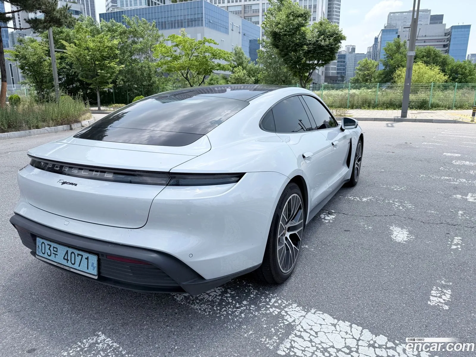 Porsche Taycan 2021 — 10