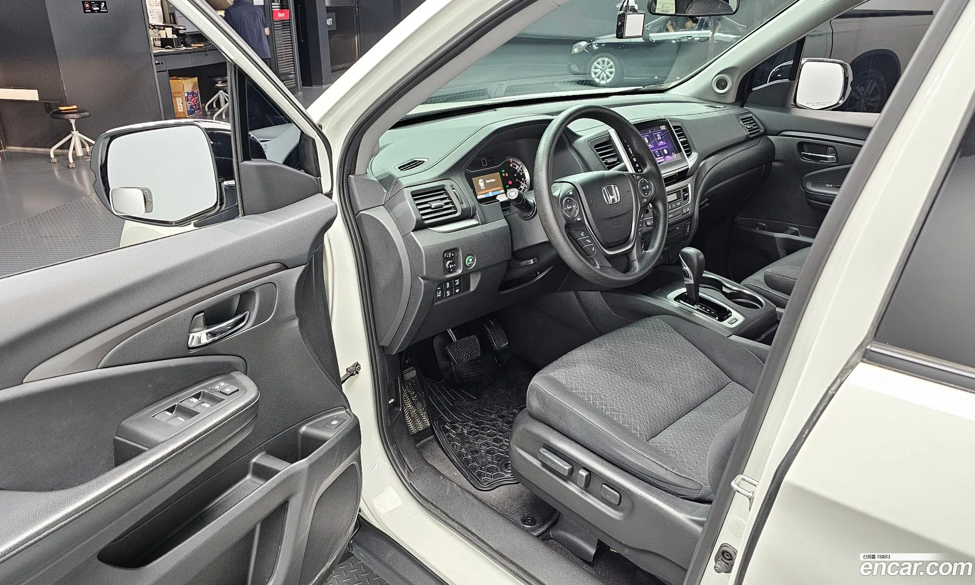 Honda Ridgeline 2017 5FPYK3F17JB500519 — 16