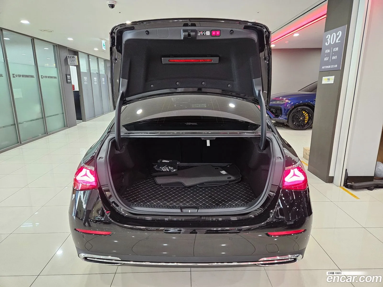 Mercedes-Benz E-Class W214 2025 — 18