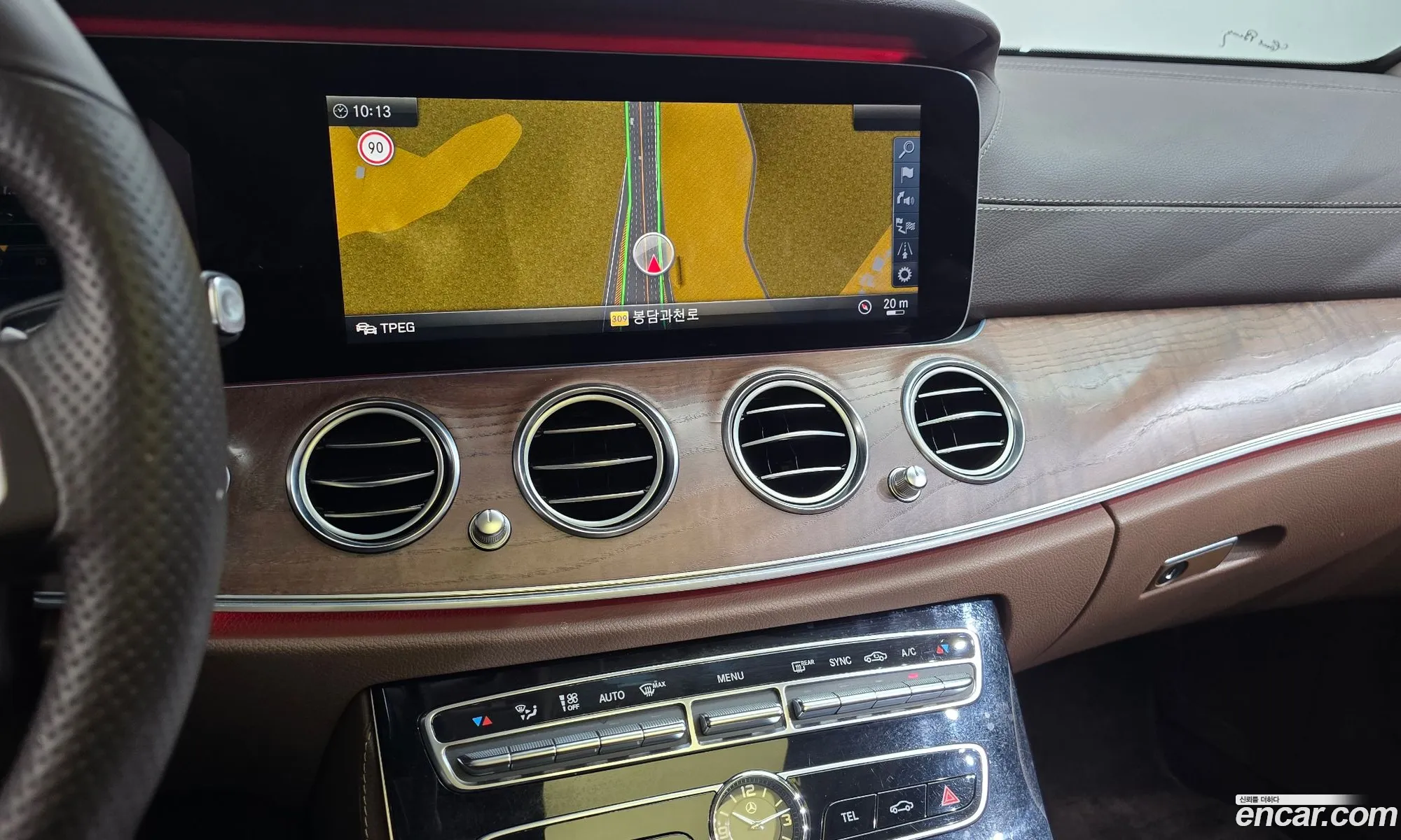Mercedes-Benz E-Class W213 2016 WDDZF4JB7HA042447 — 32