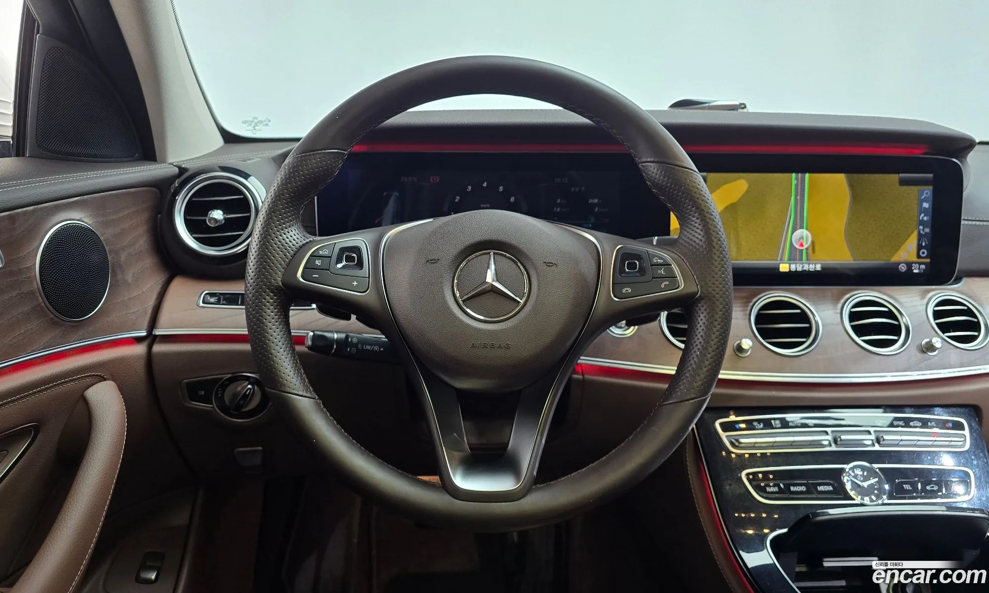 Mercedes-Benz E-Class W213 2016 WDDZF4JB7HA042447 — 4