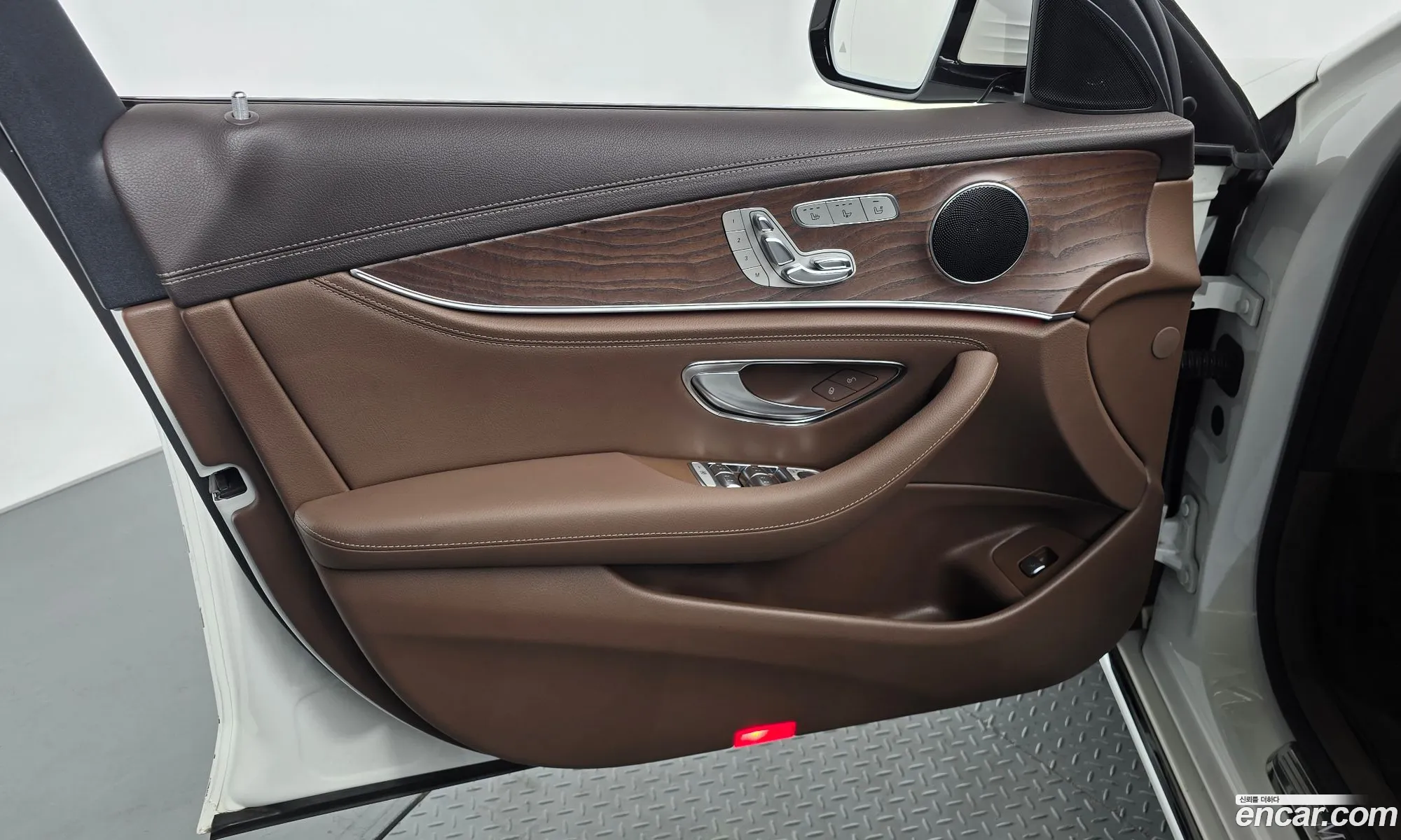 Mercedes-Benz E-Class W213 2016 WDDZF4JB7HA042447 — 25