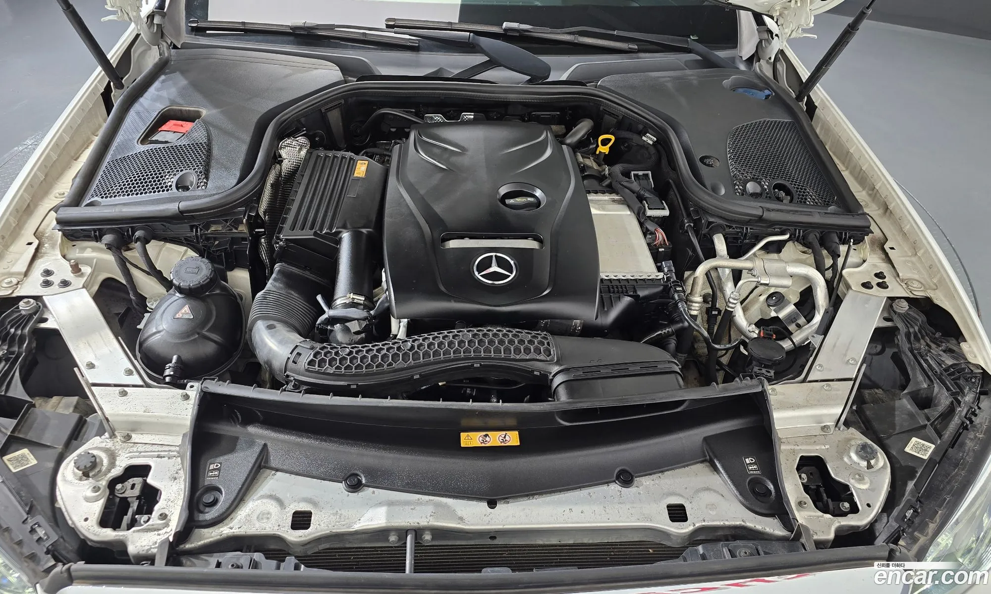 Mercedes-Benz E-Class W213 2016 WDDZF4JB7HA042447 — 24