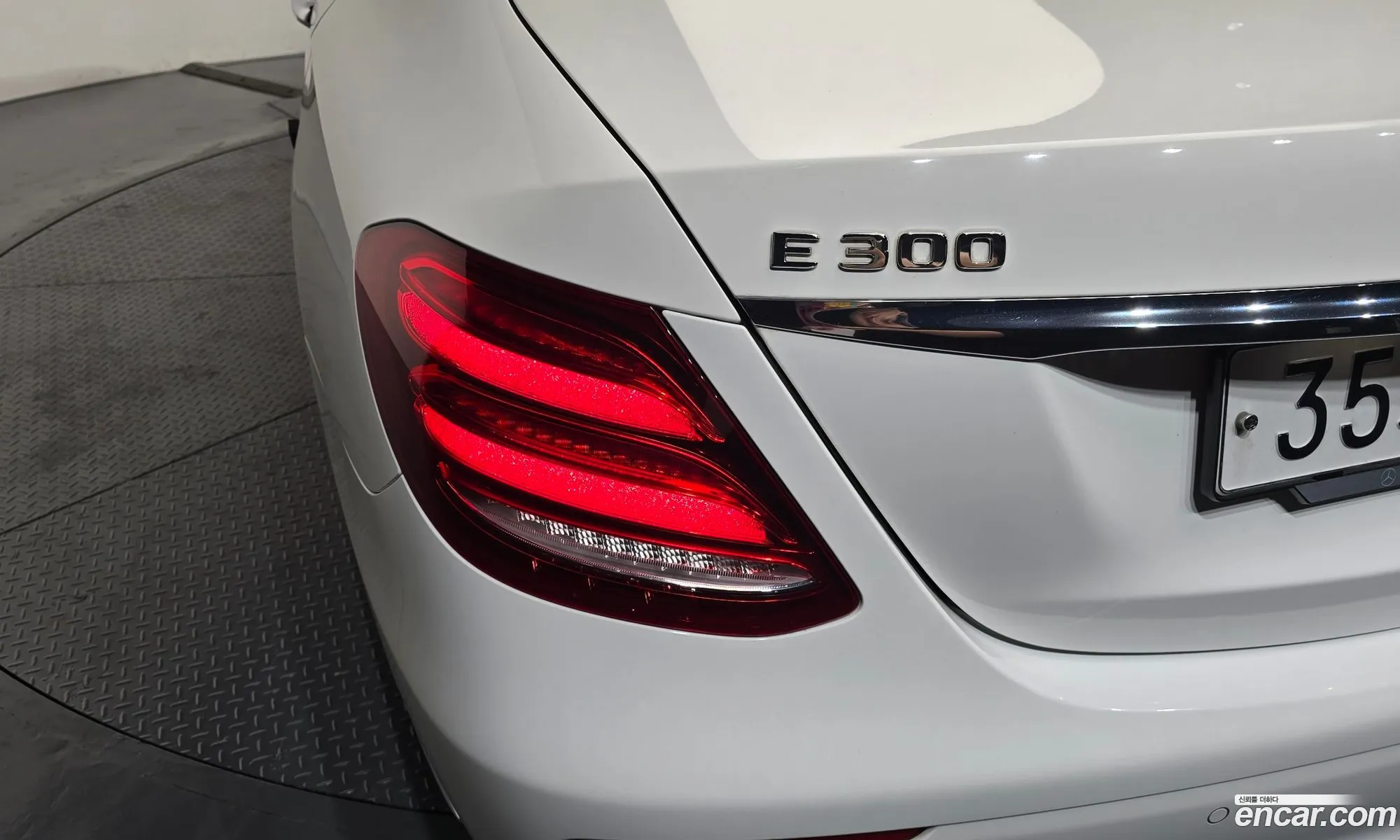 Mercedes-Benz E-Class W213 2016 WDDZF4JB7HA042447 — 31
