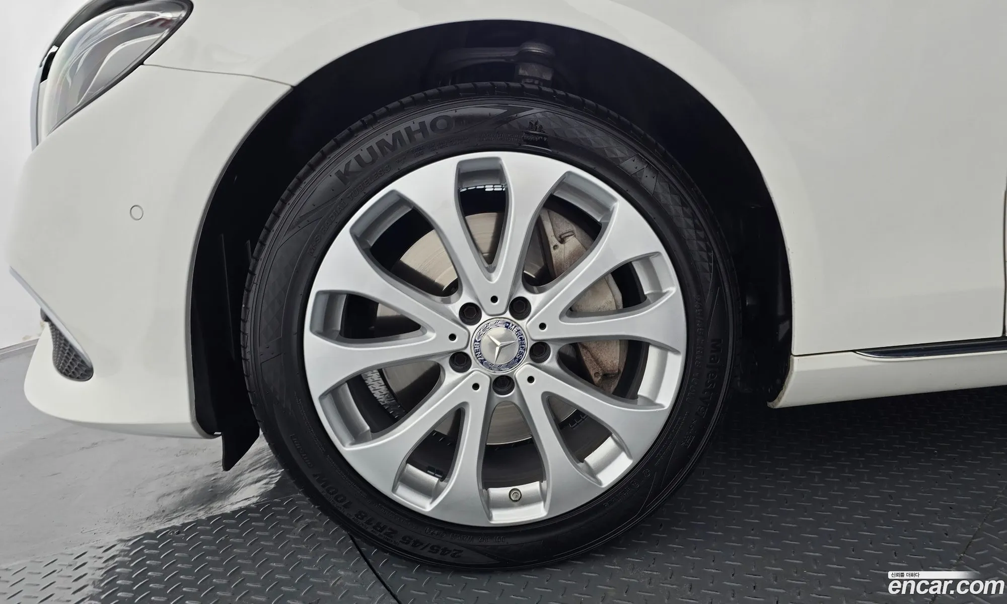 Mercedes-Benz E-Class W213 2016 WDDZF4JB7HA042447 — 28