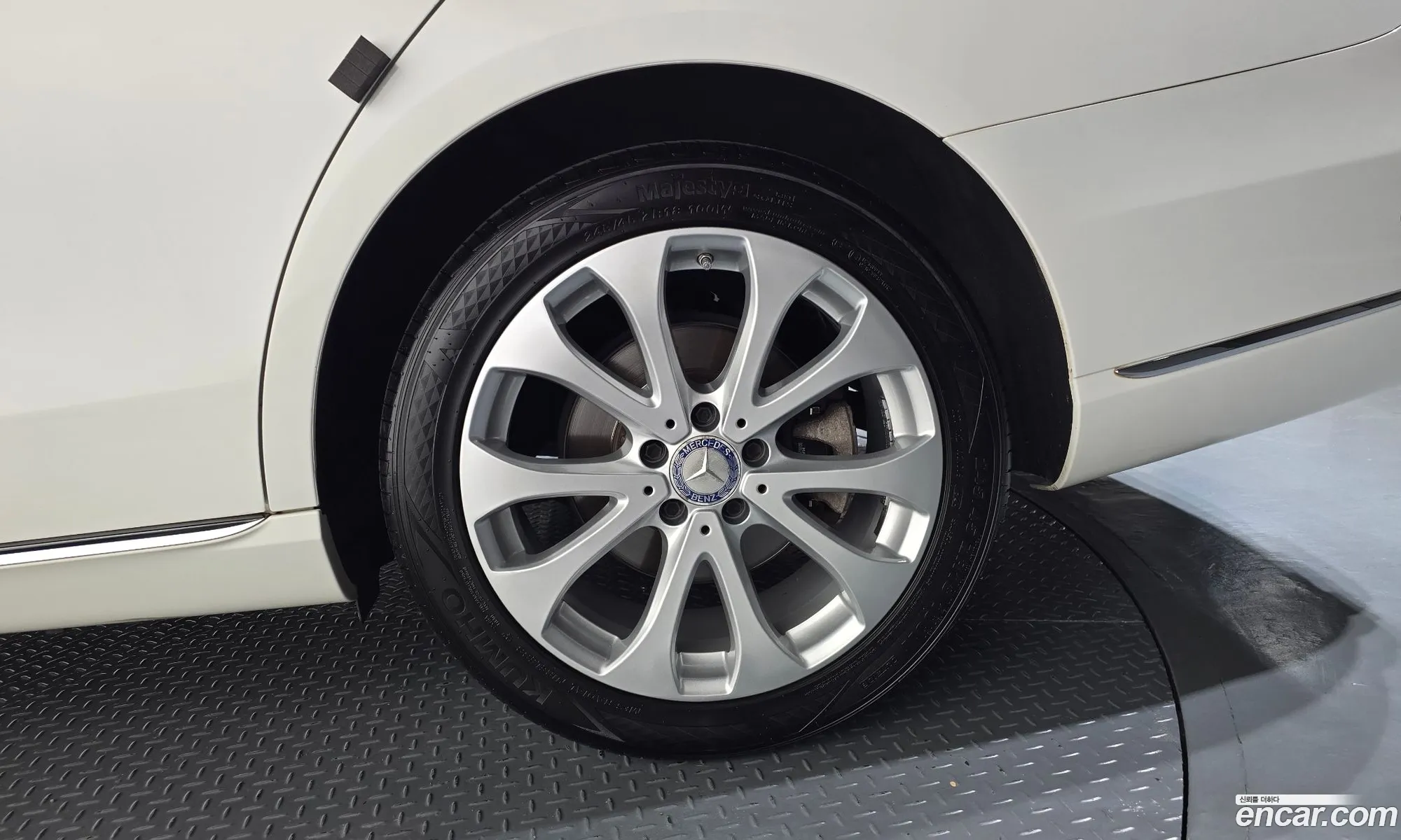 Mercedes-Benz E-Class W213 2016 WDDZF4JB7HA042447 — 18
