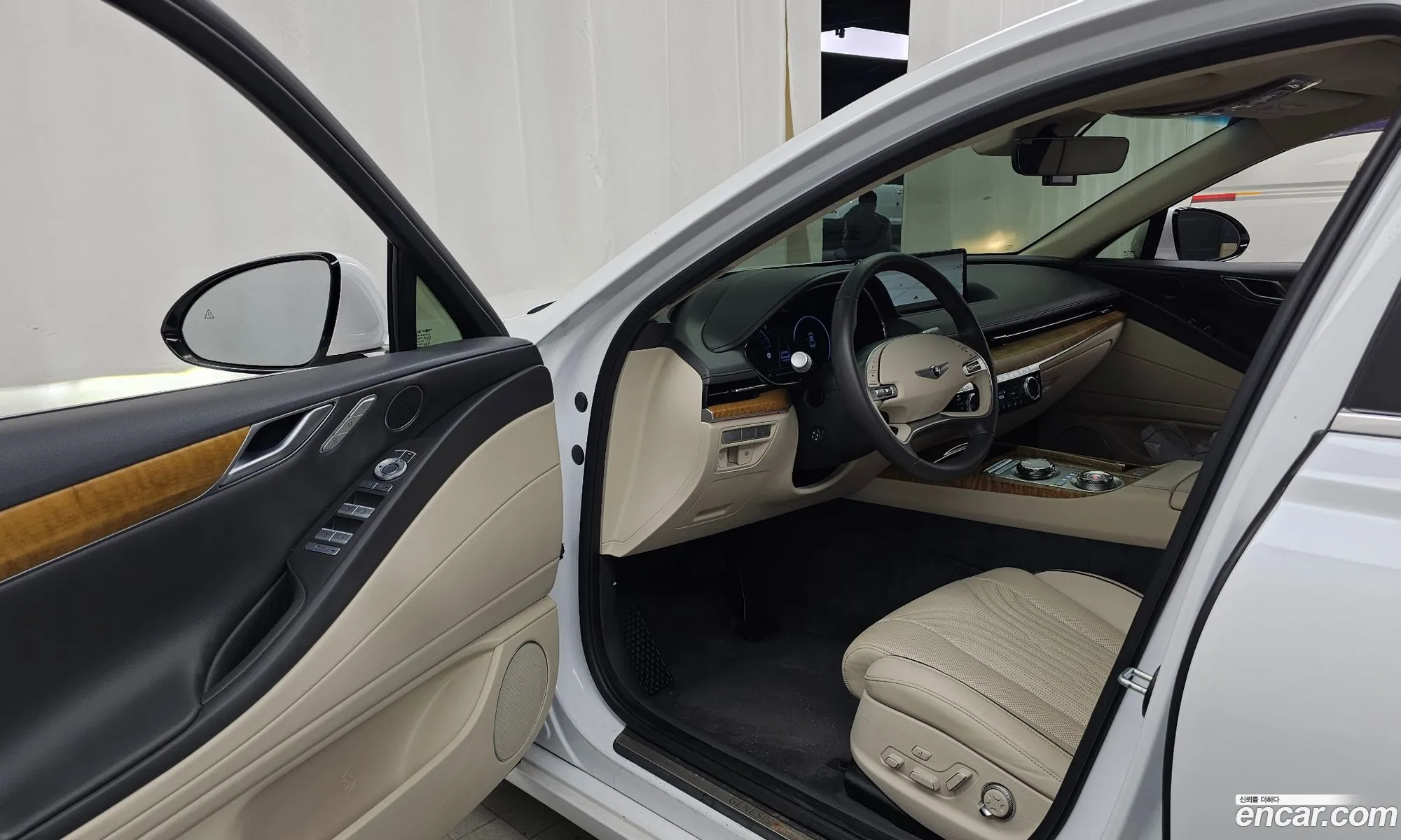 Genesis G80 2023 — 2