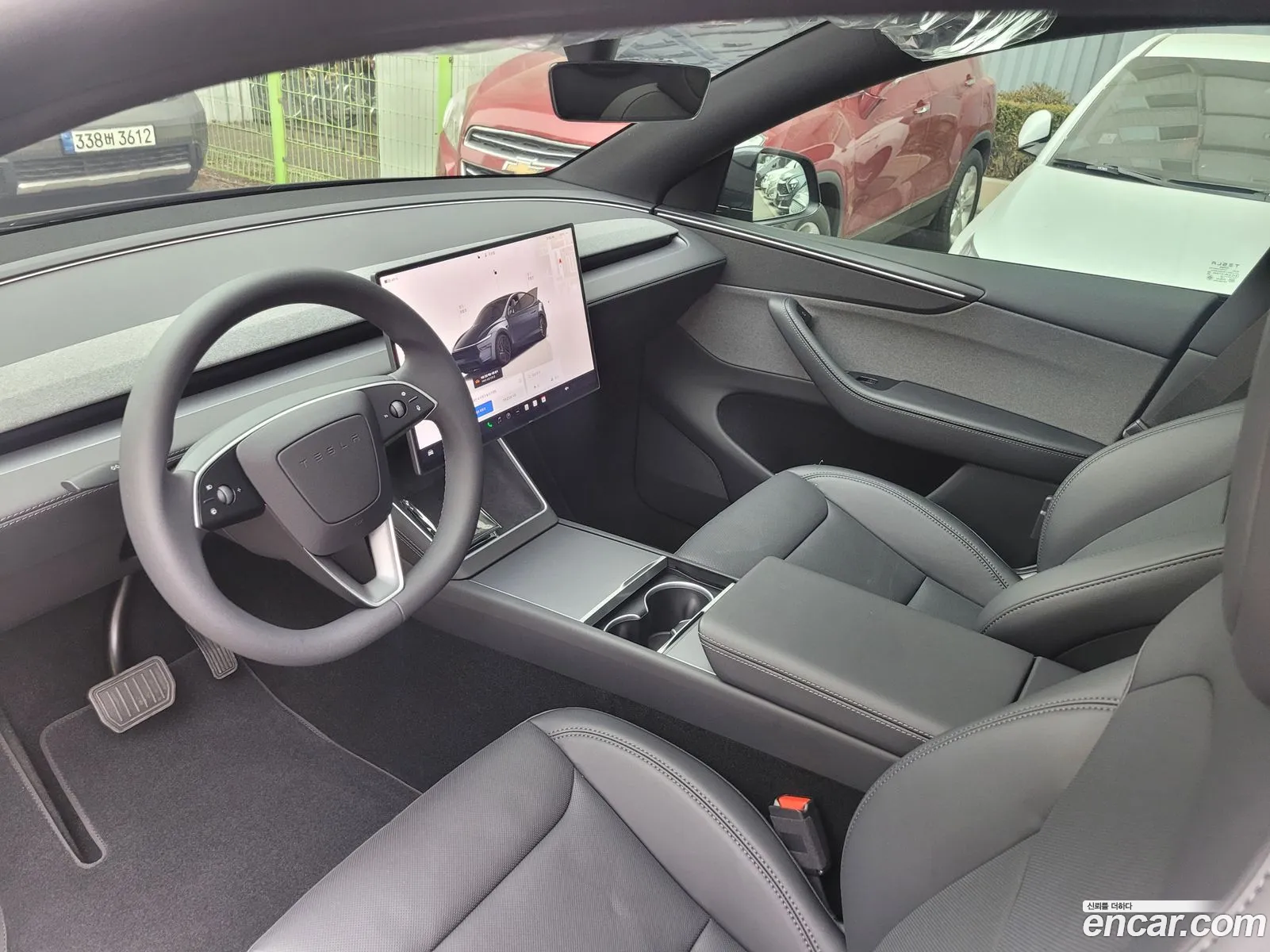 Tesla Model Y 2026 — 15