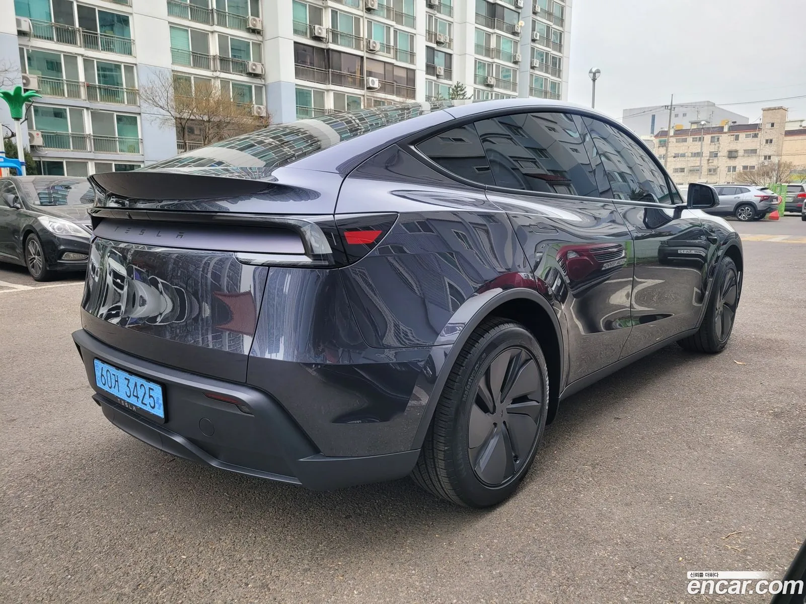 Tesla Model Y 2026 — 11