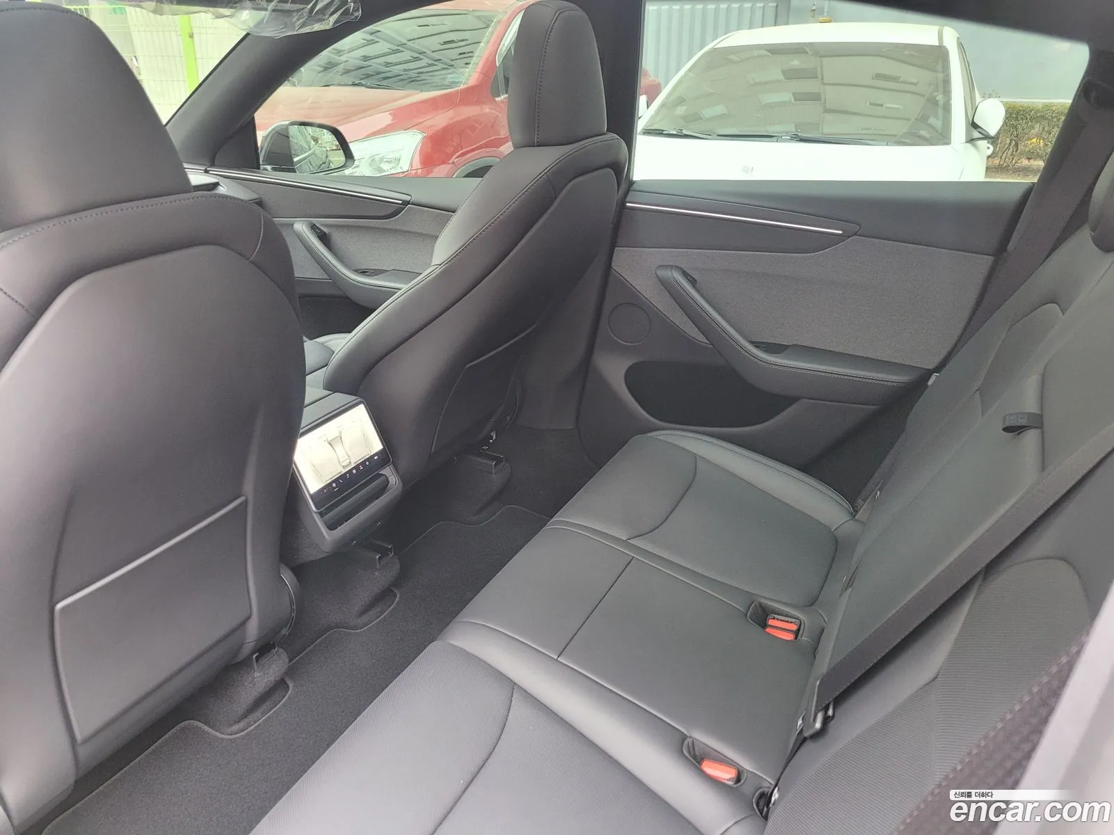 Tesla Model Y 2026 — 4