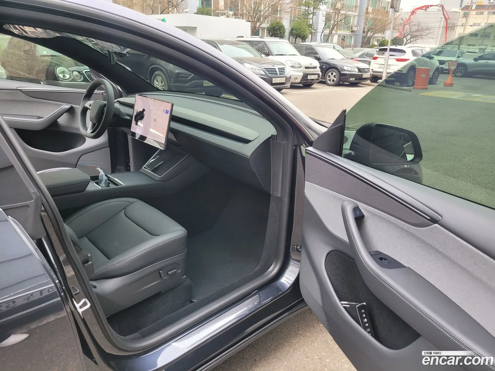 Tesla Model Y 2026 — 13