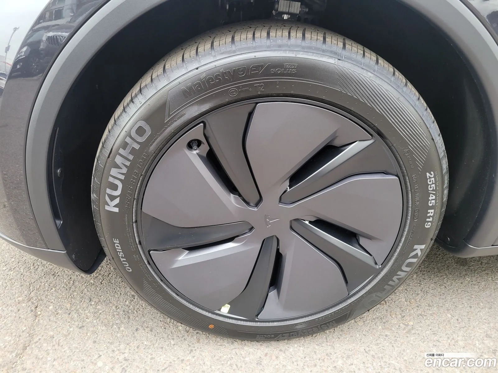 Tesla Model Y 2026 — 10