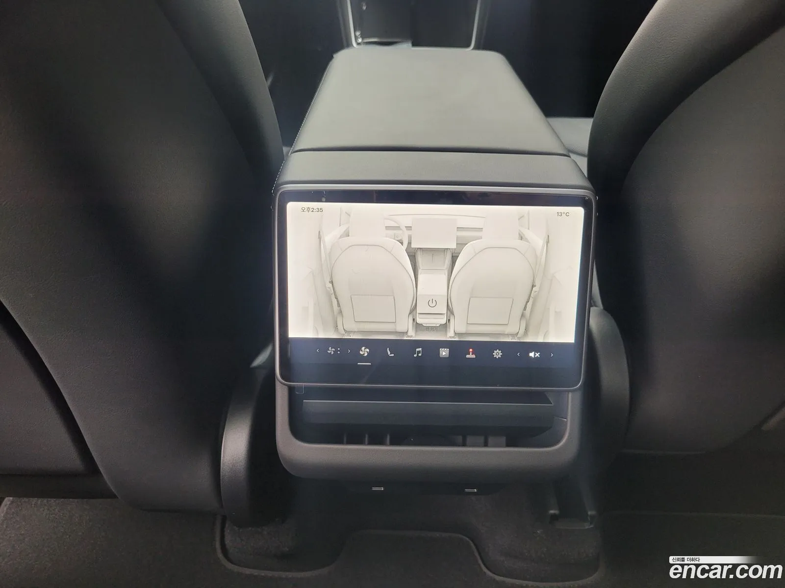 Tesla Model Y 2026 — 9