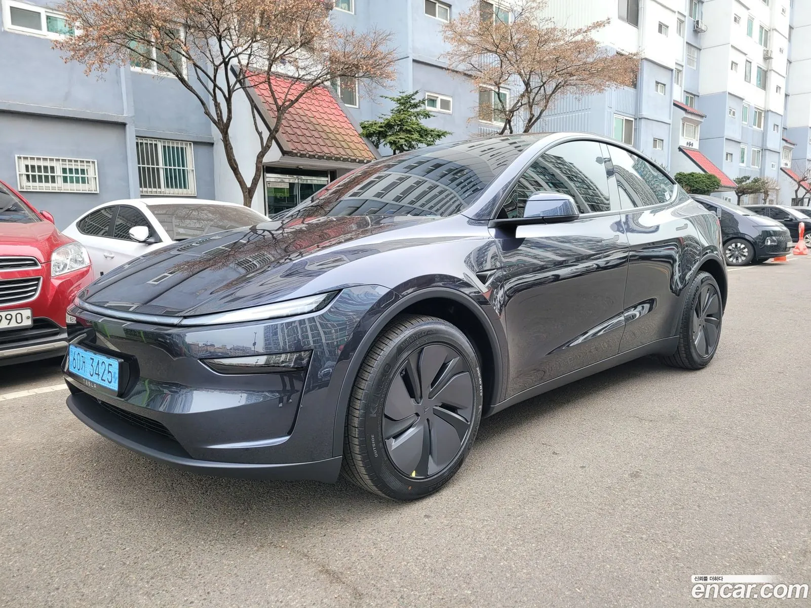 Tesla Model Y 2026 — 16