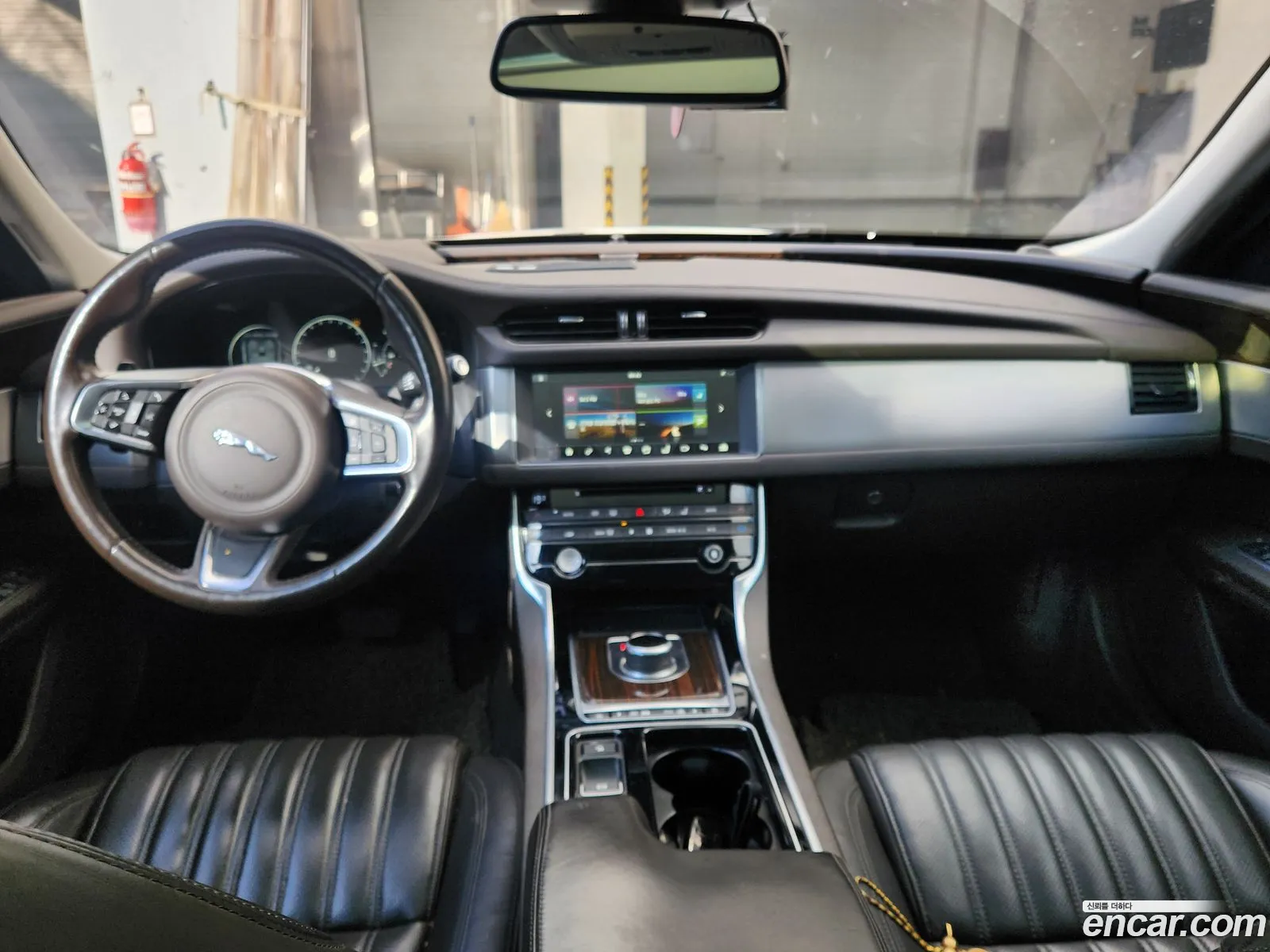 Jaguar XF 2018 — 11