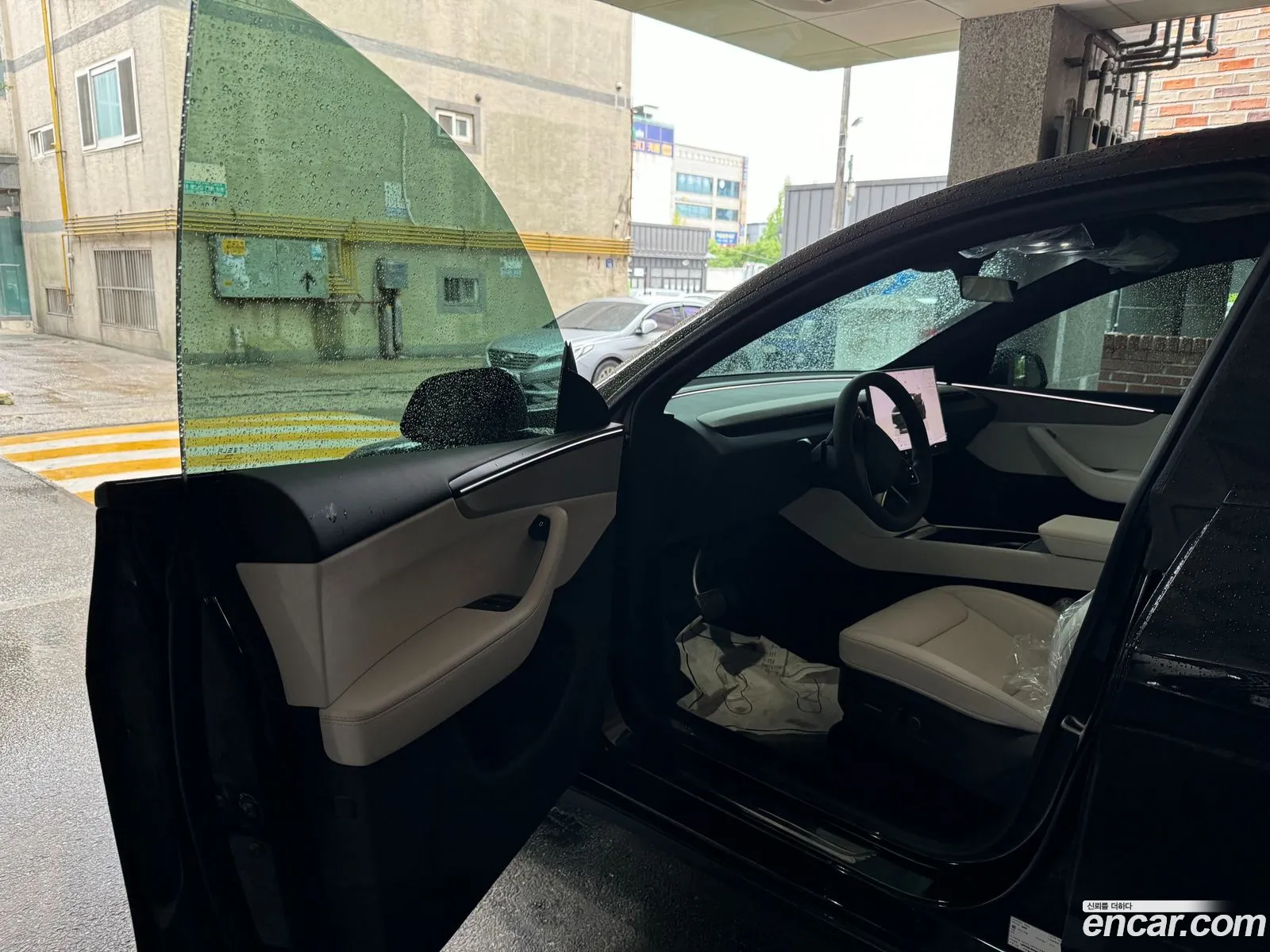 Tesla Model Y 2026 — 4