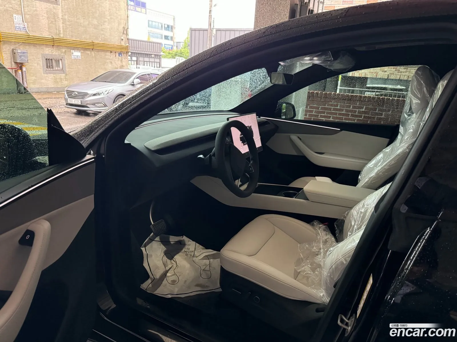 Tesla Model Y 2026 — 10