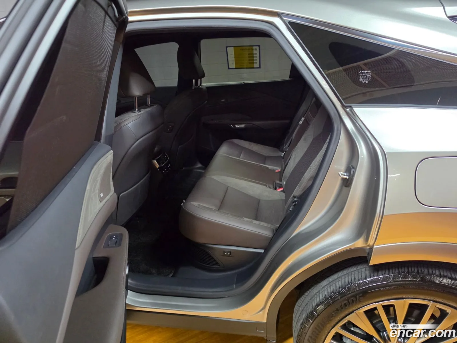 Lexus RX350h 2023 — 16