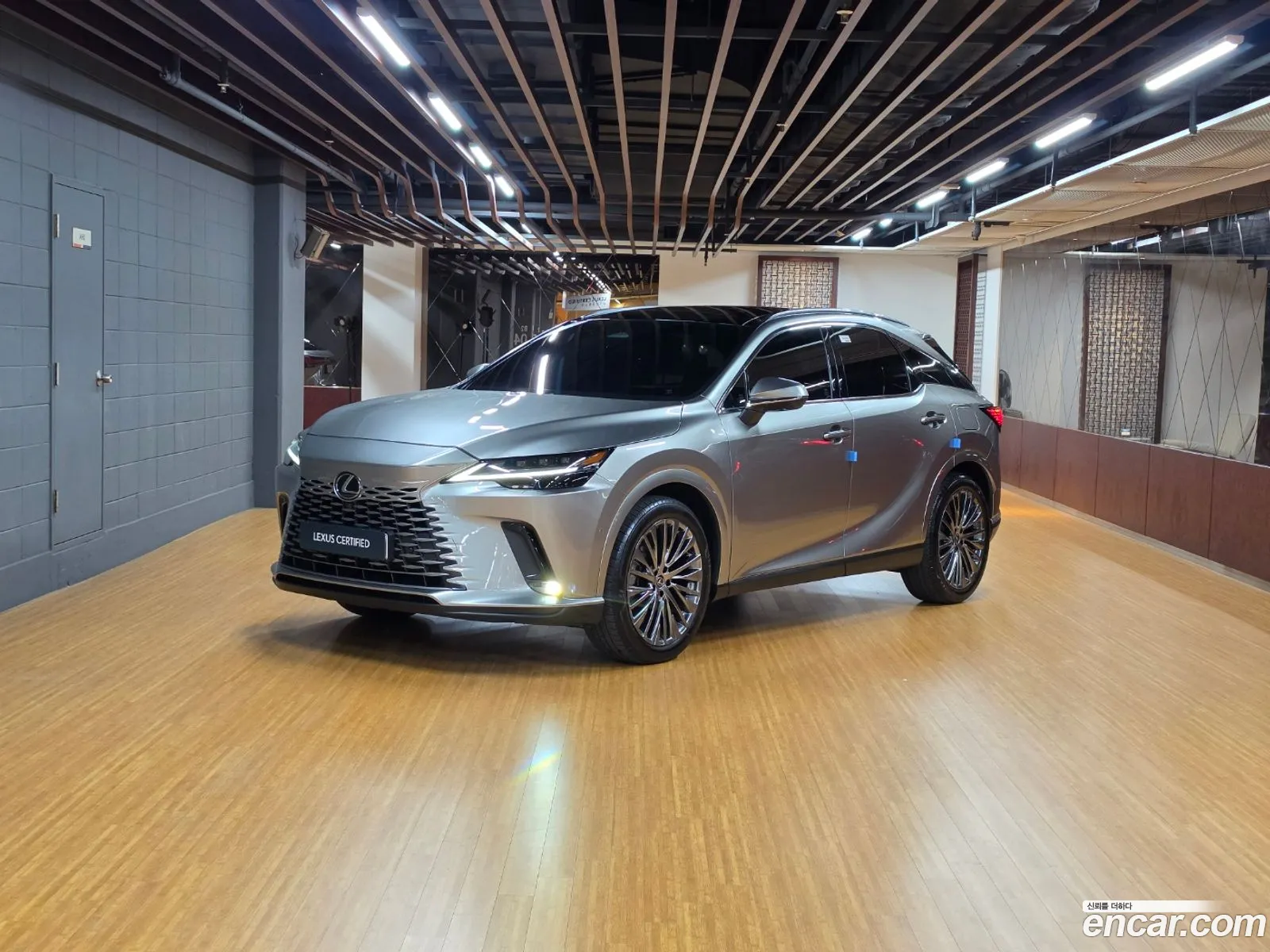 Lexus RX350h 2023 — 17