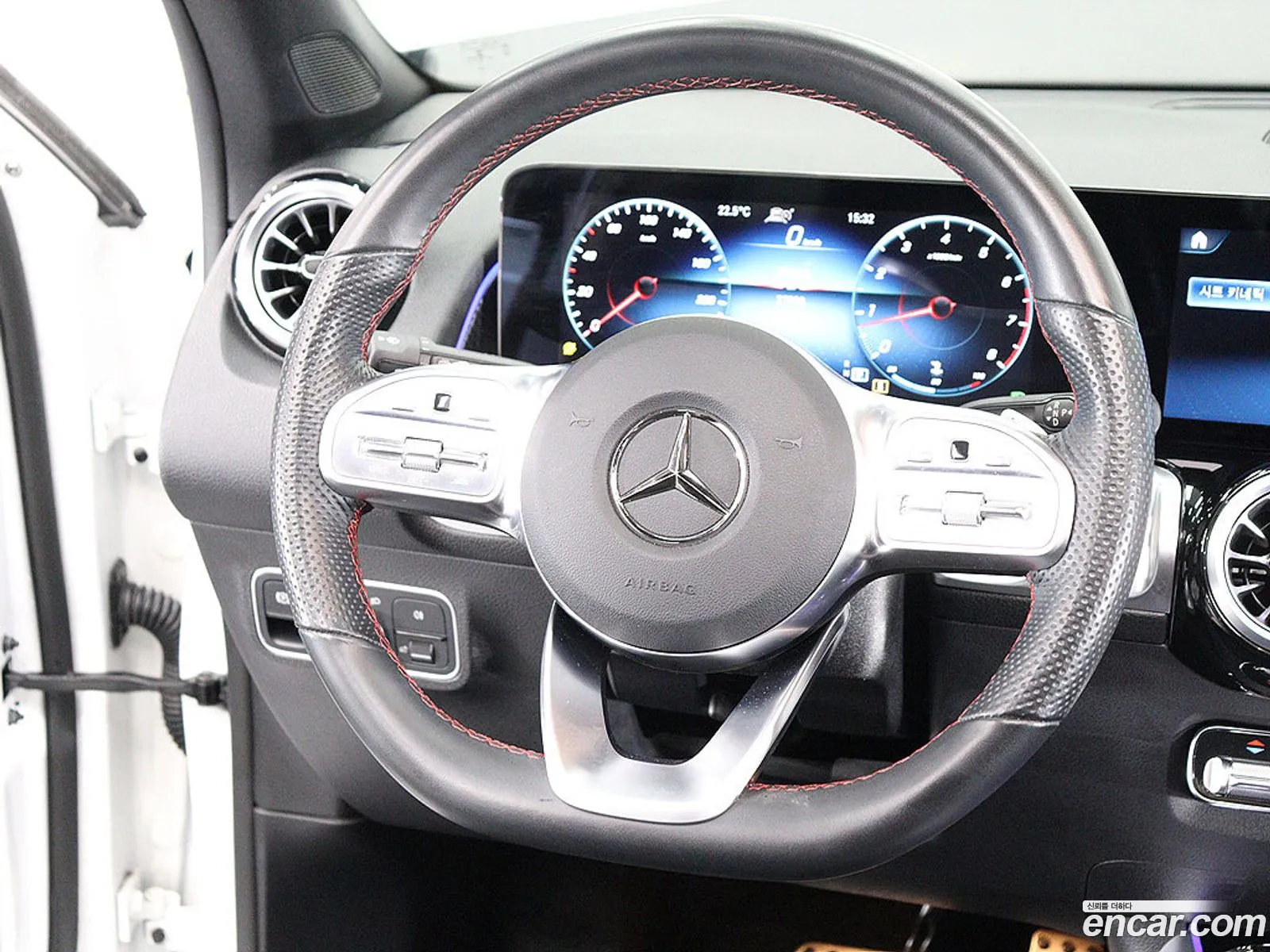 Mercedes-Benz GLB-Class X247 2023 — 17